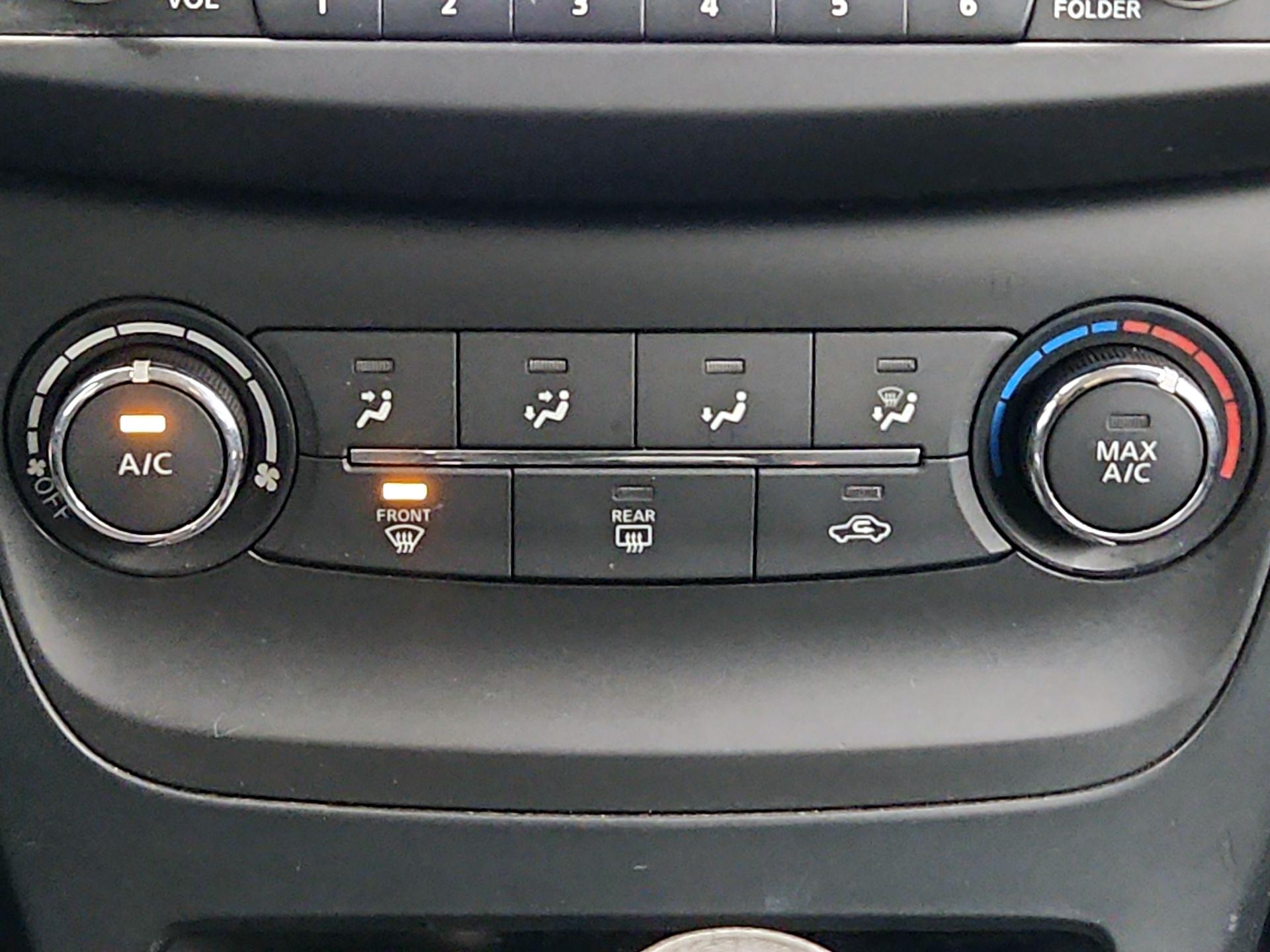 Thumbnail: 2018 Nissan Sentra - 16