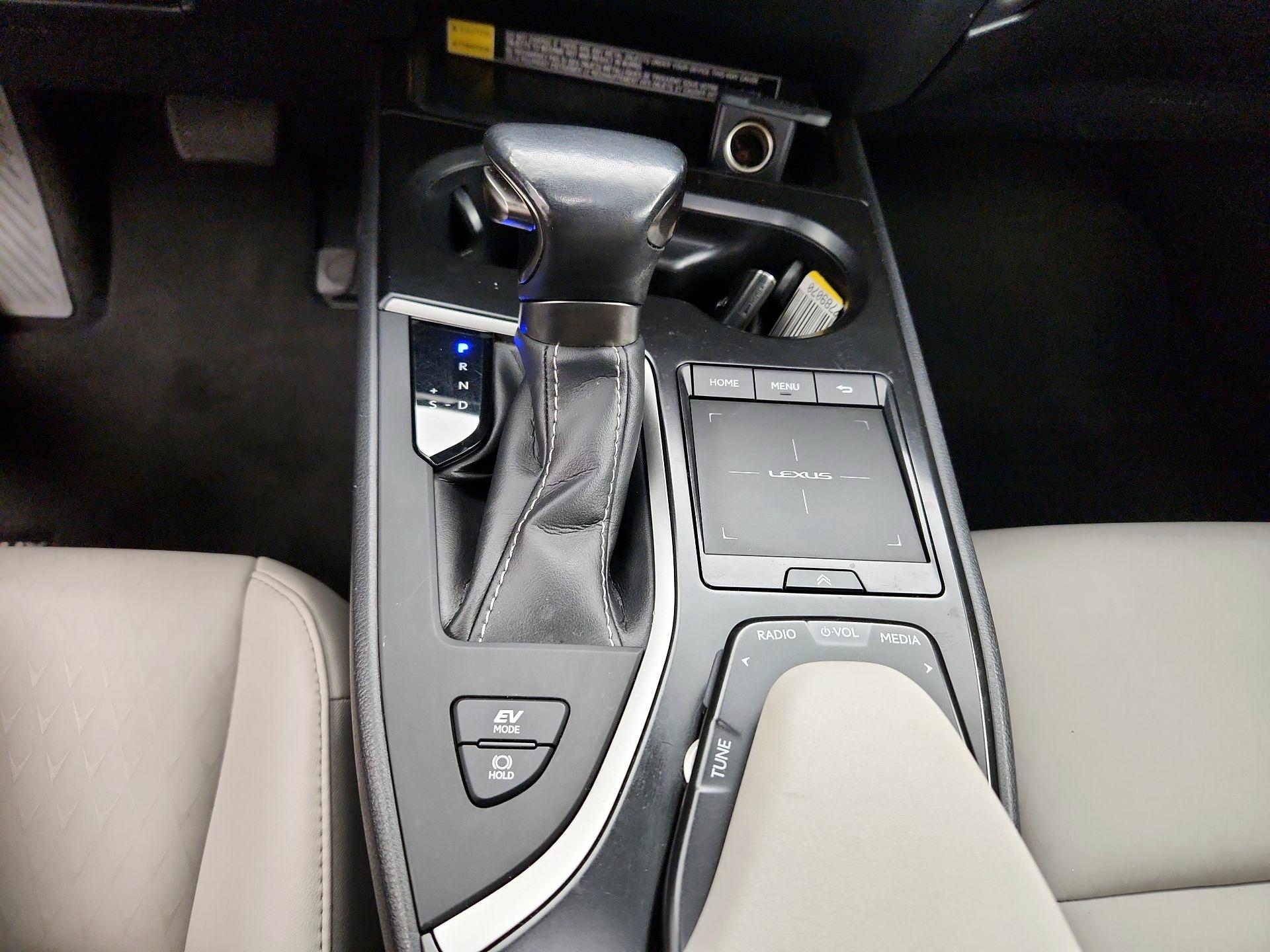 Thumbnail: 2021 Lexus UX - 17