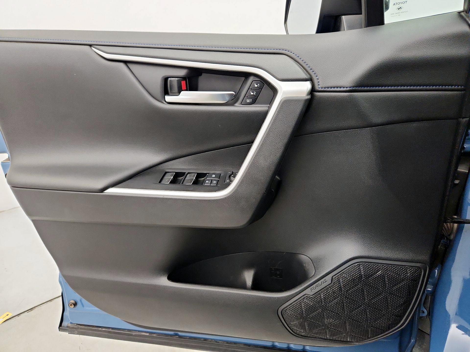 Thumbnail: 2022 Toyota RAV4 - 12