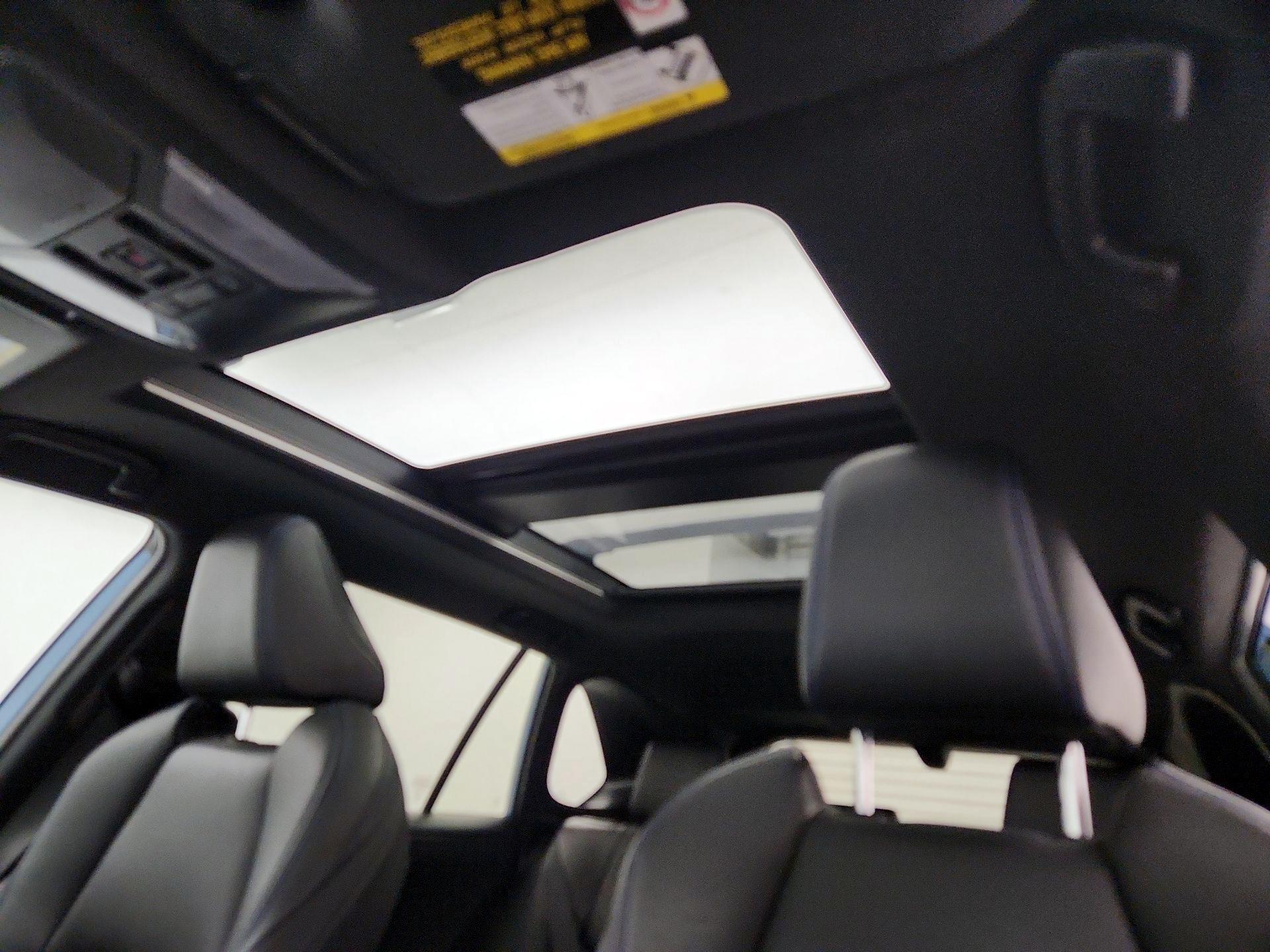 Thumbnail: 2022 Toyota RAV4 - 20