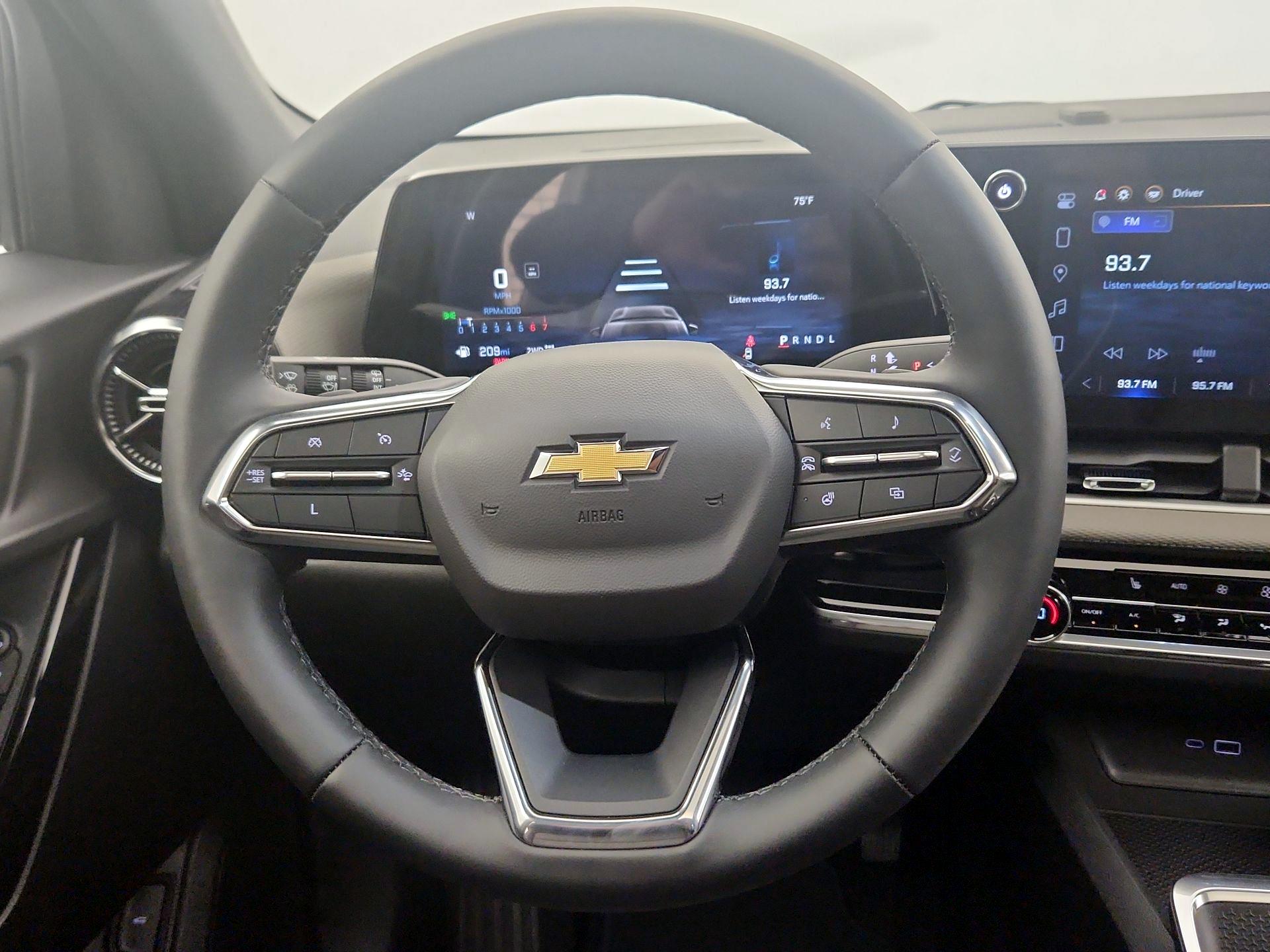 Thumbnail: 2025 Chevrolet Equinox - 10