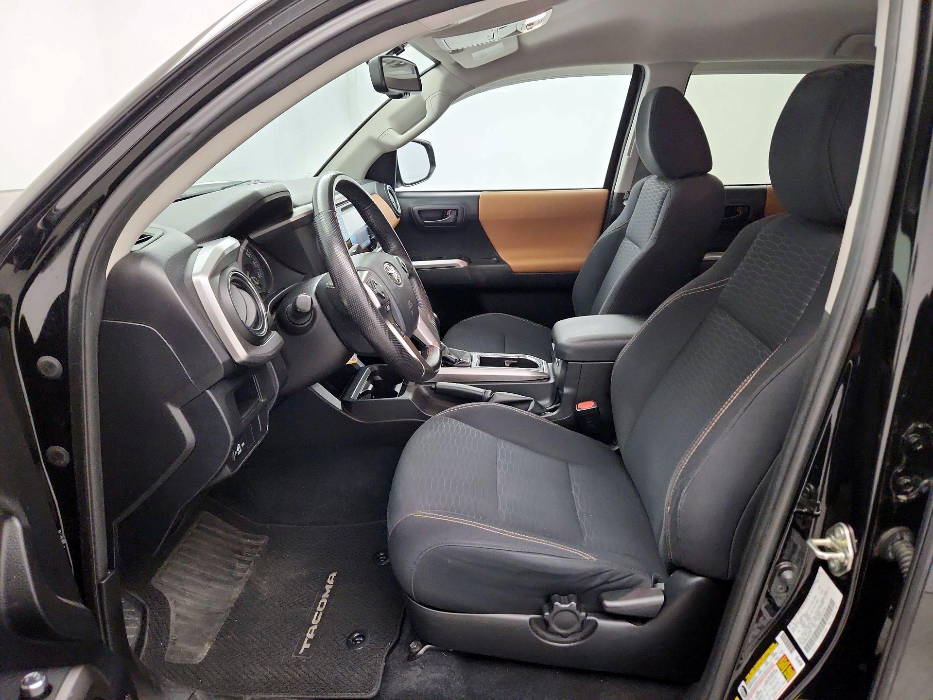 Thumbnail: 2016 Toyota Tacoma - 11