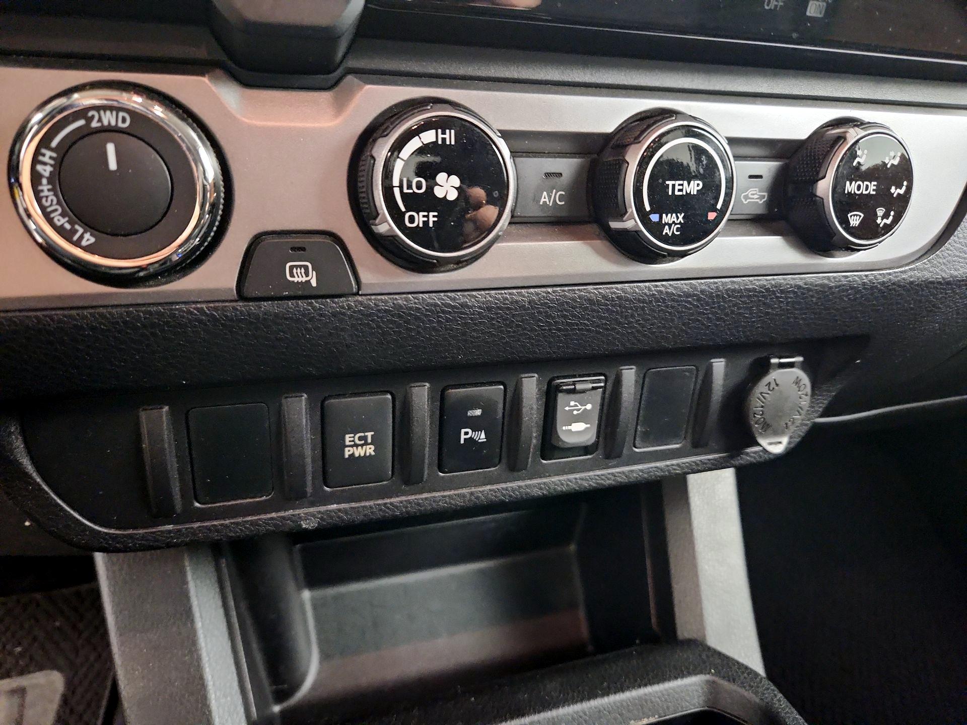 Thumbnail: 2016 Toyota Tacoma - 16