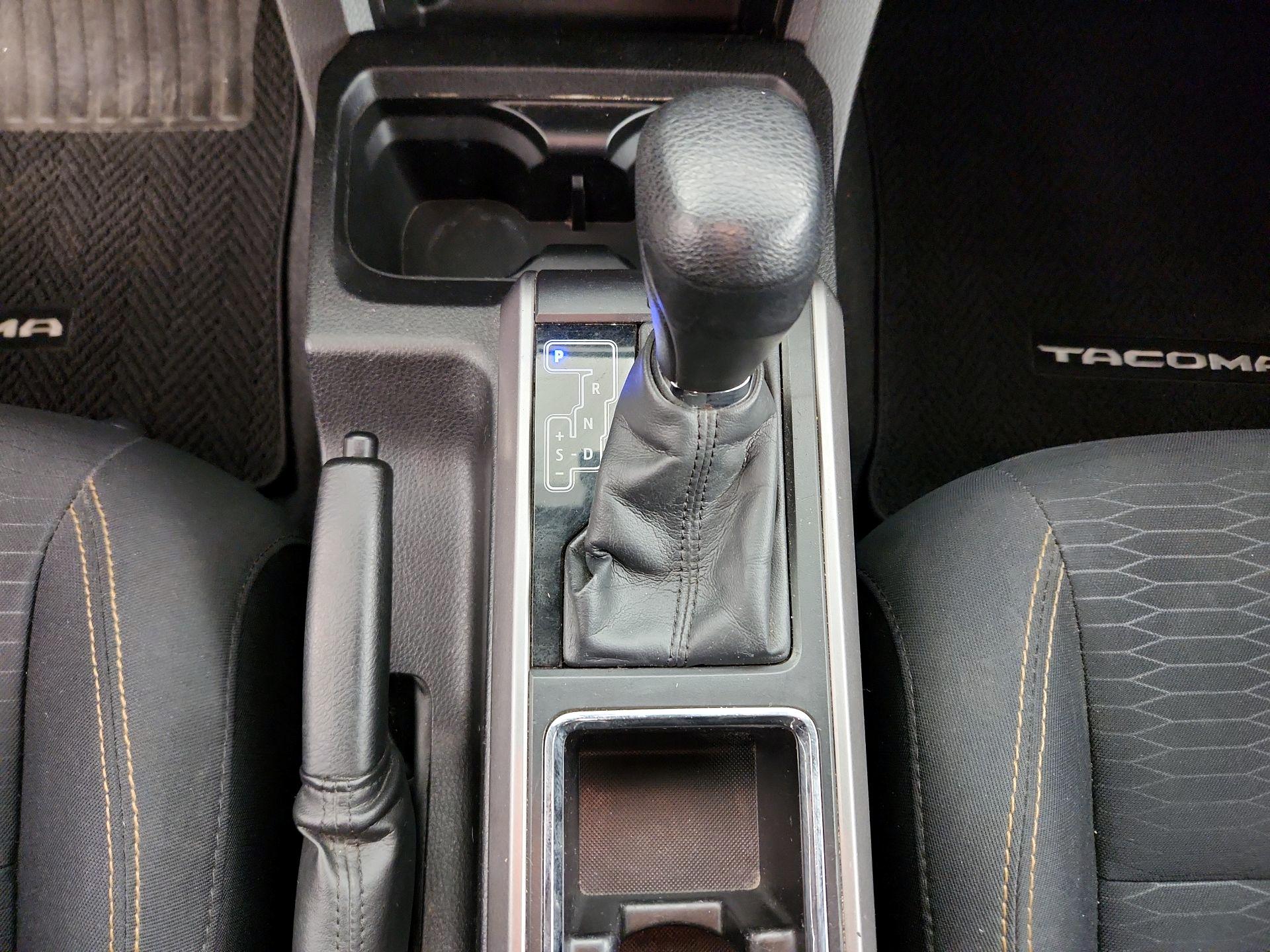 Thumbnail: 2016 Toyota Tacoma - 17