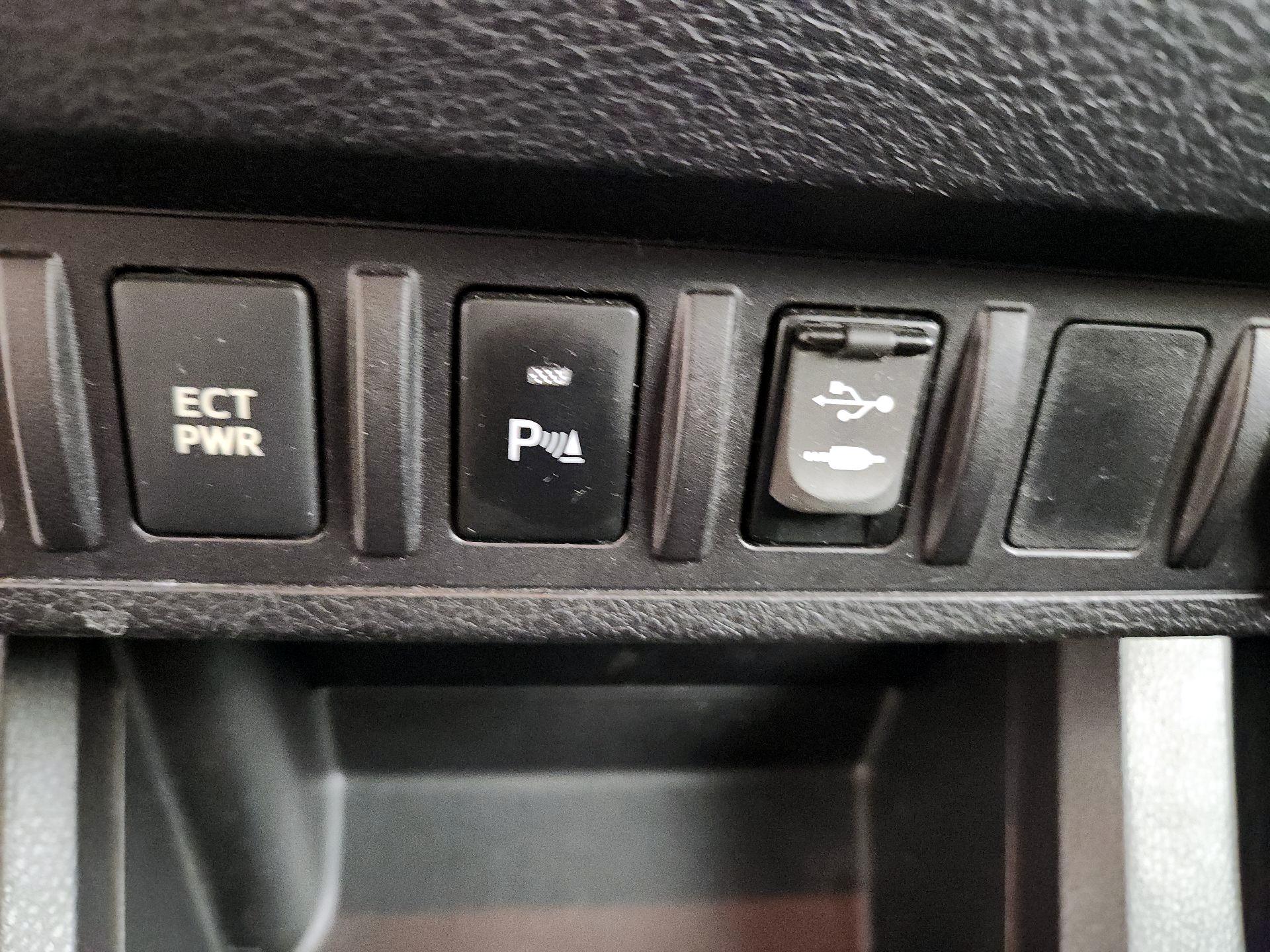 Thumbnail: 2016 Toyota Tacoma - 18