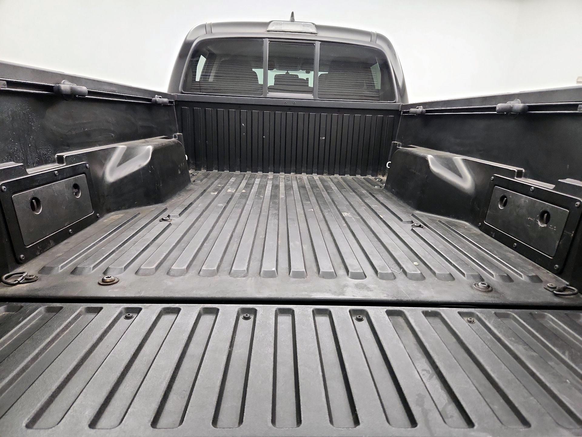 Thumbnail: 2016 Toyota Tacoma - 20