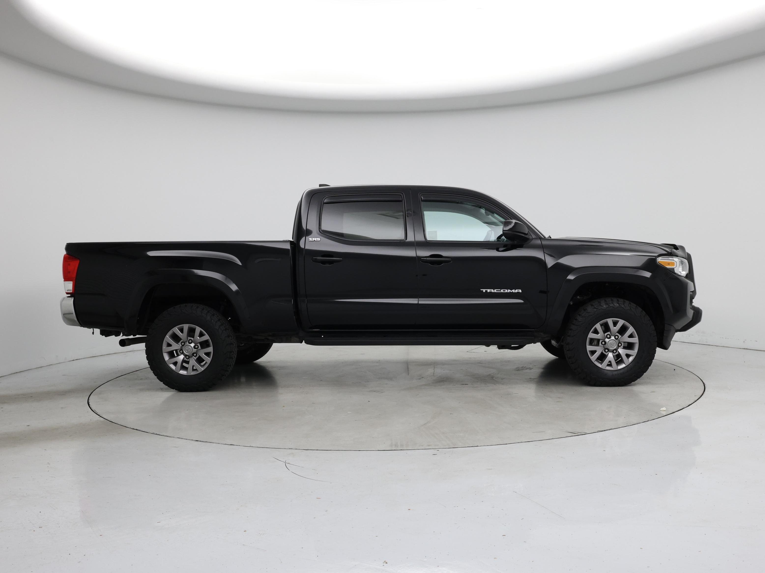 Thumbnail: 2016 Toyota Tacoma - 7