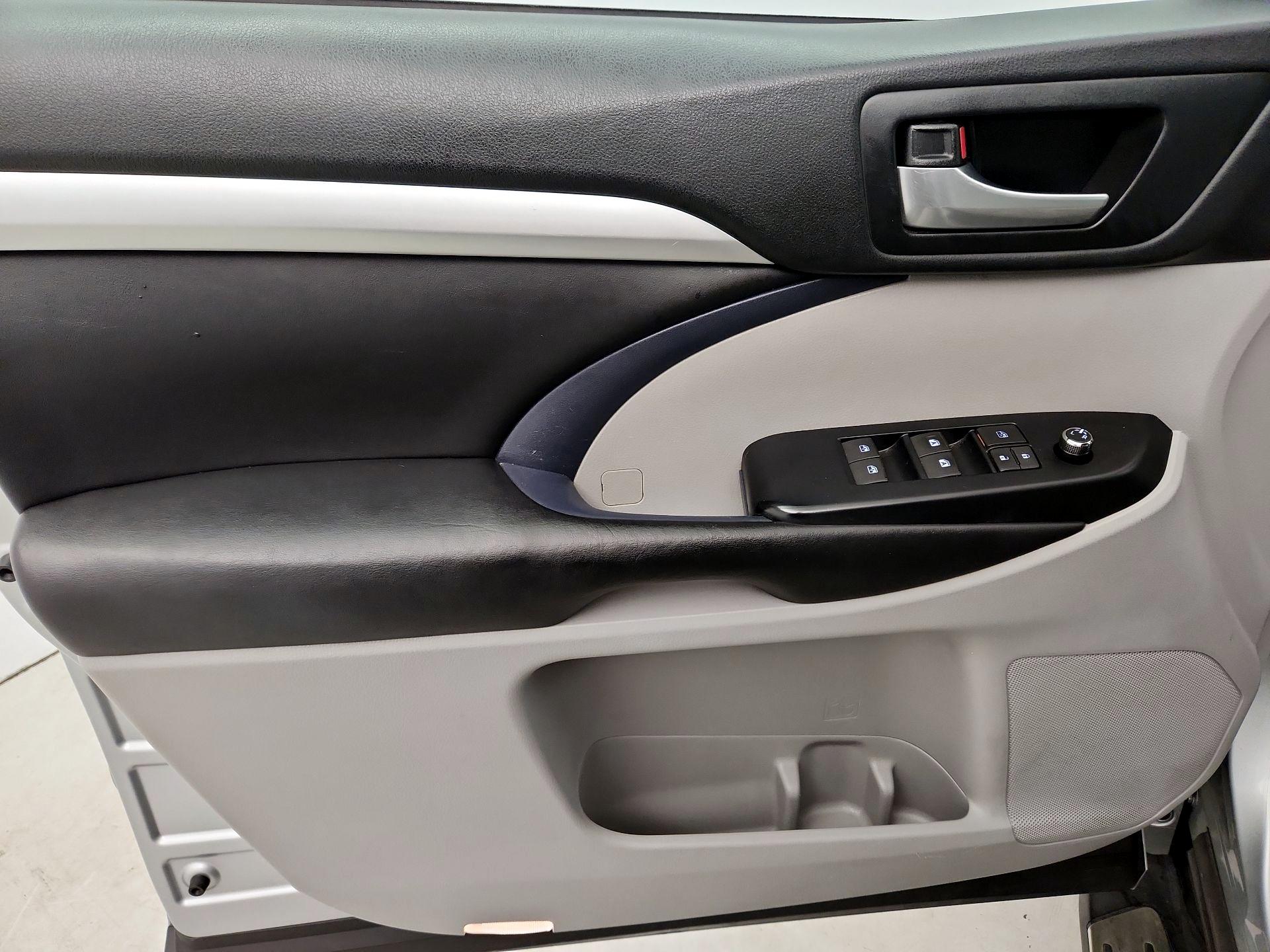 Thumbnail: 2018 Toyota Highlander - 12