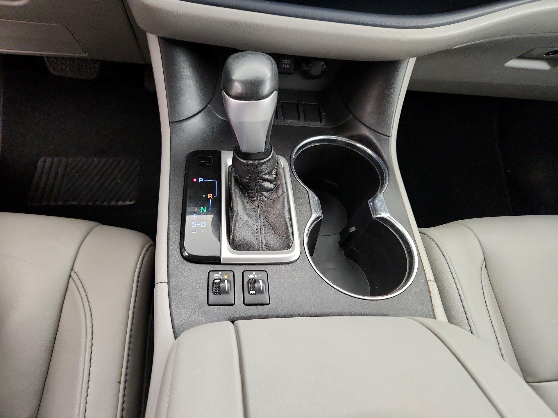 Thumbnail: 2018 Toyota Highlander - 18