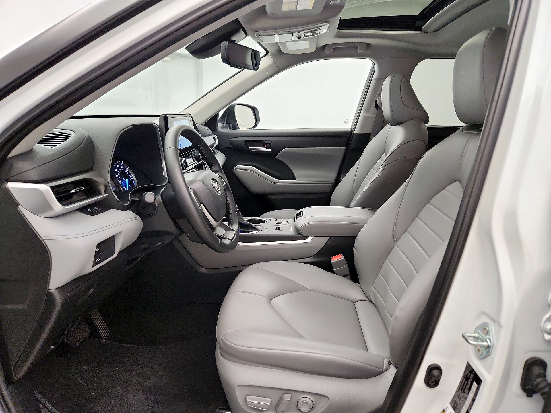 Thumbnail: 2023 Toyota Highlander - 11