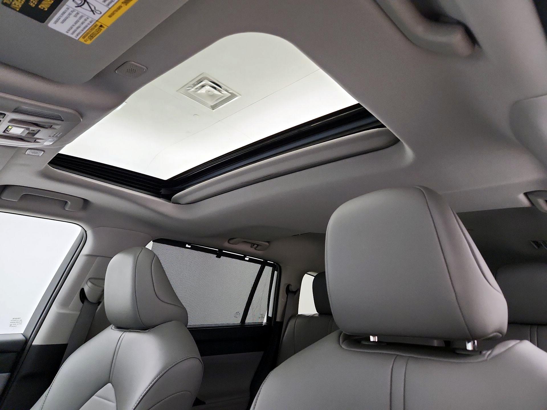 Thumbnail: 2023 Toyota Highlander - 19