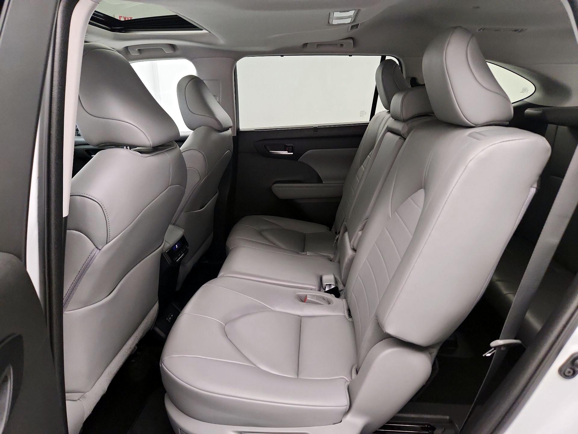 Thumbnail: 2023 Toyota Highlander - 20