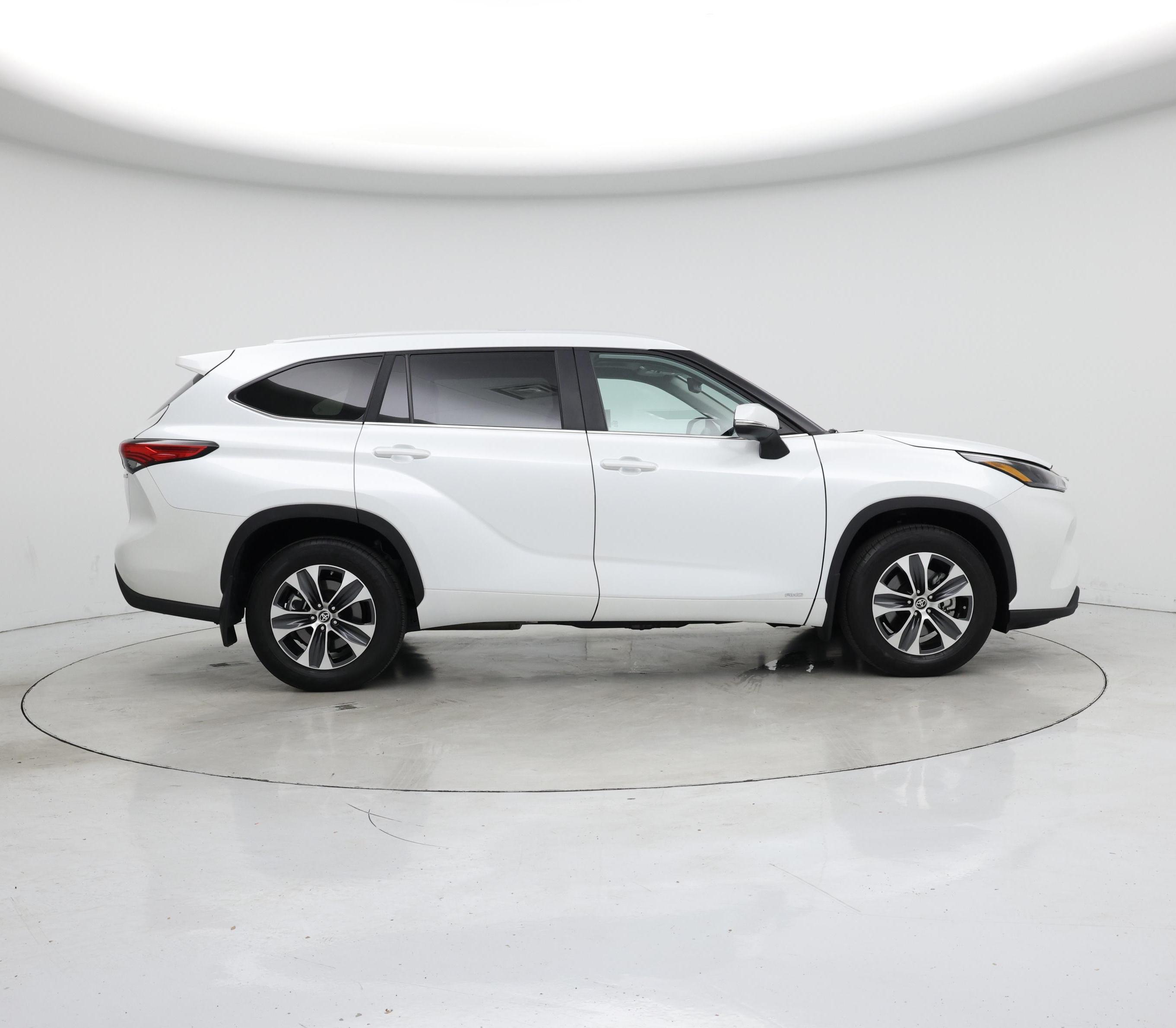 Thumbnail: 2023 Toyota Highlander - 7