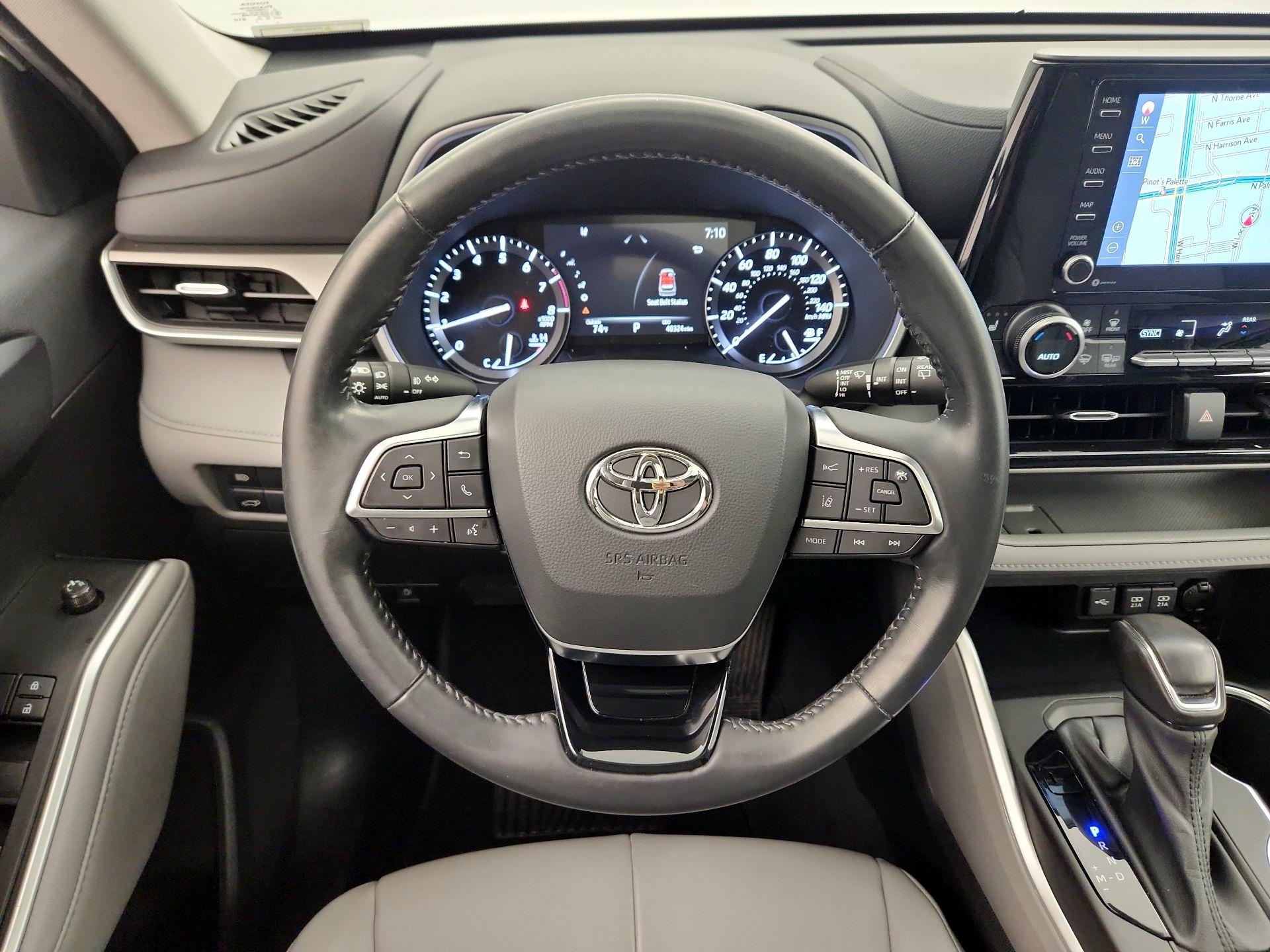 Thumbnail: 2021 Toyota Highlander - 10