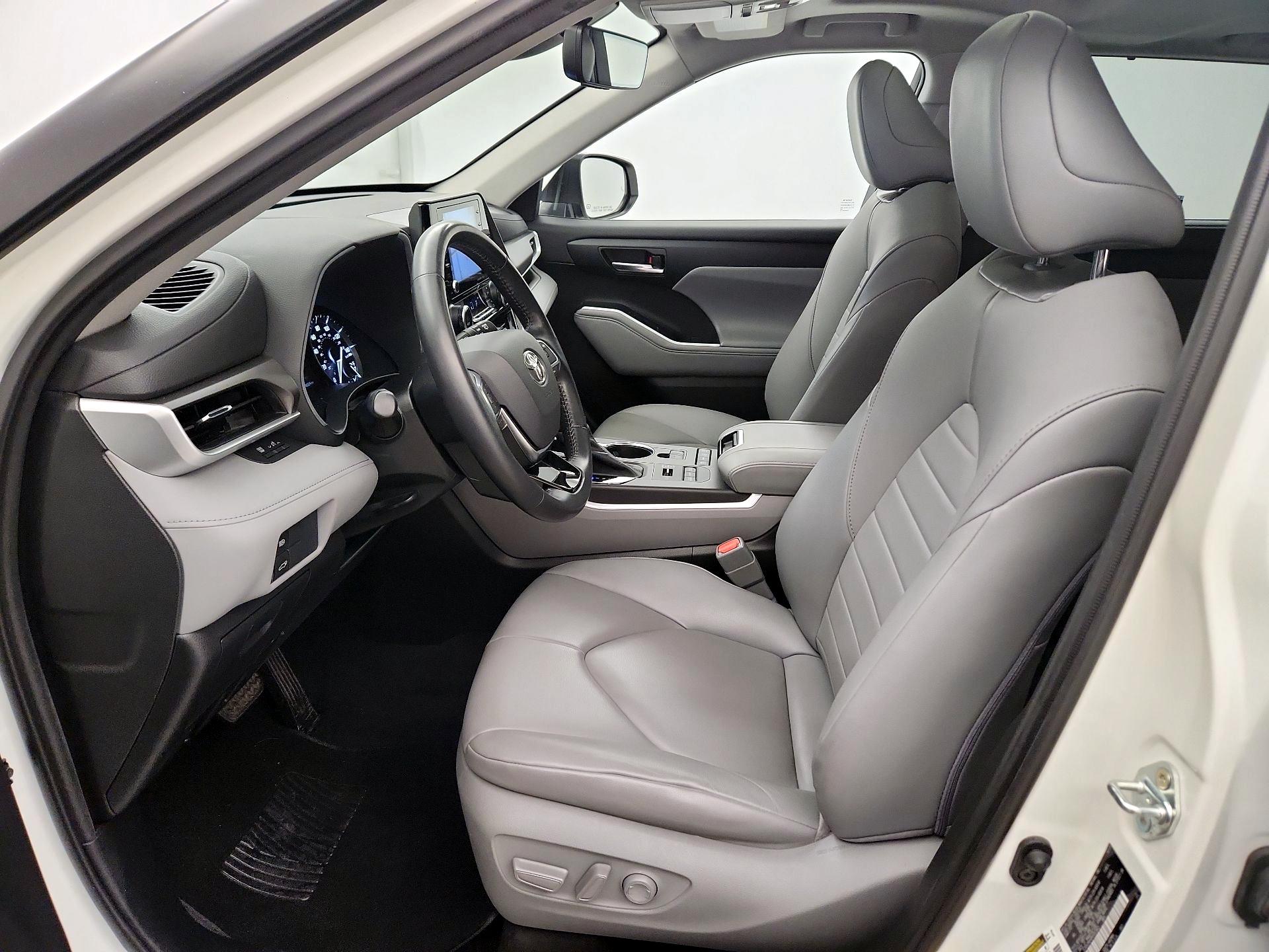 Thumbnail: 2021 Toyota Highlander - 11
