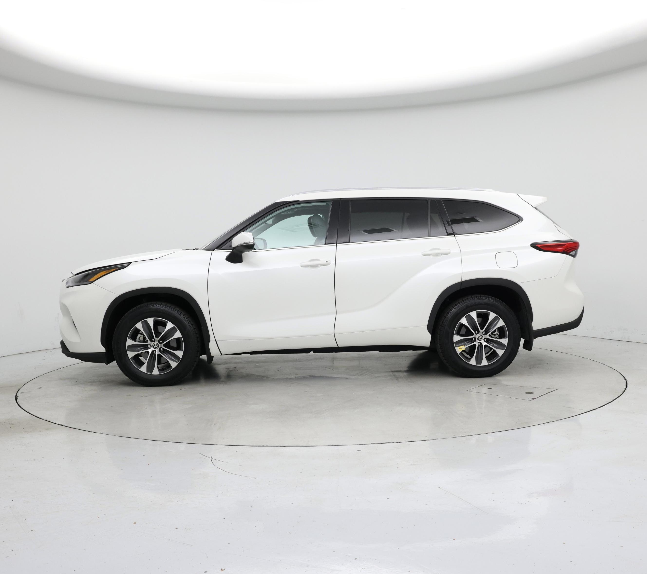 Thumbnail: 2021 Toyota Highlander - 3