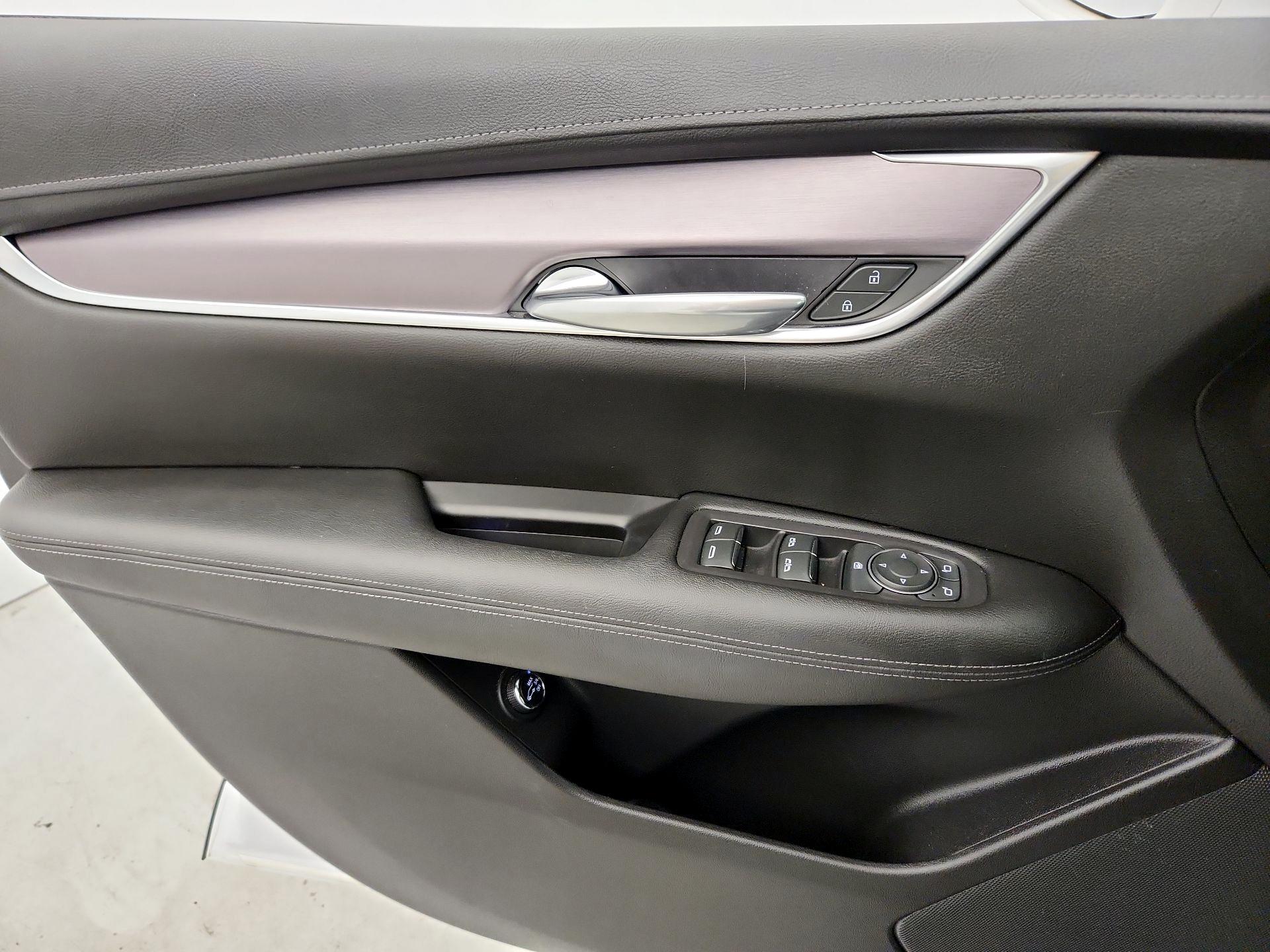 Thumbnail: 2020 Cadillac XT5 - 12