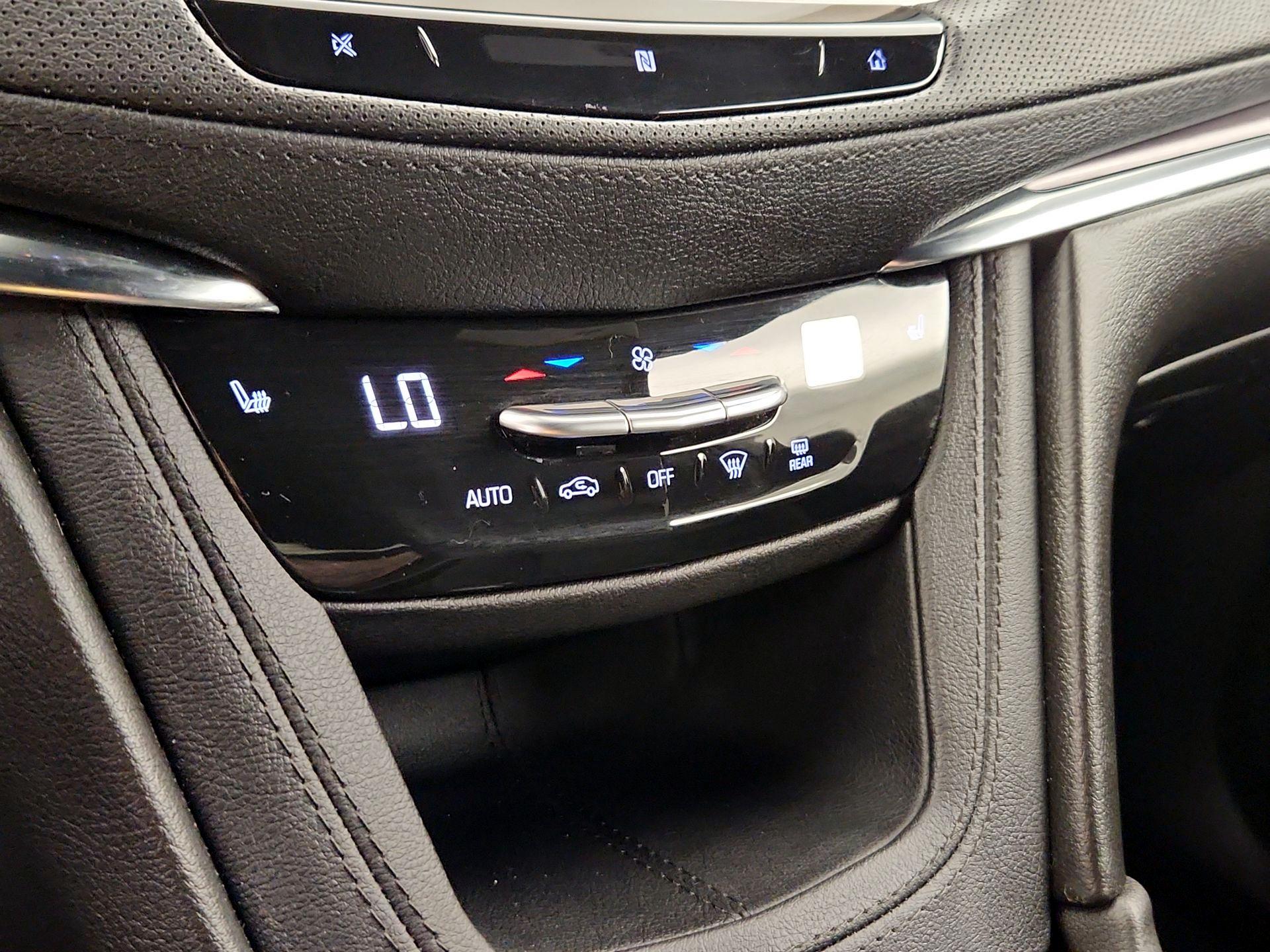 Thumbnail: 2020 Cadillac XT5 - 16