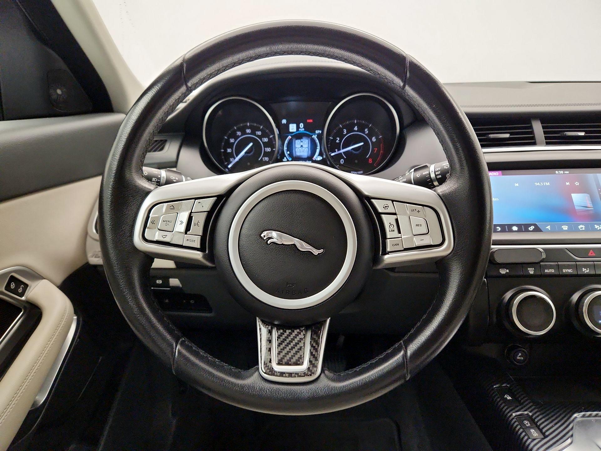 Thumbnail: 2018 Jaguar E-Pace - 10