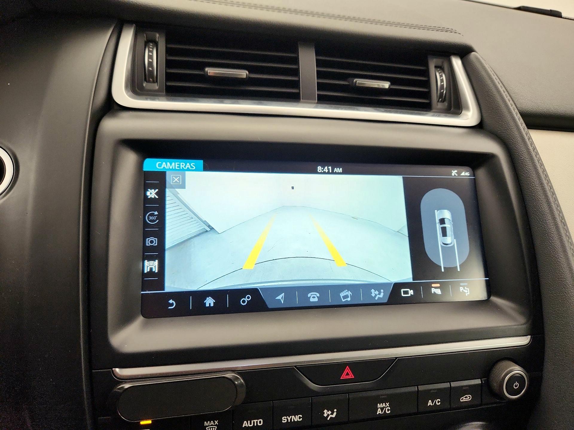 Thumbnail: 2018 Jaguar E-Pace - 15