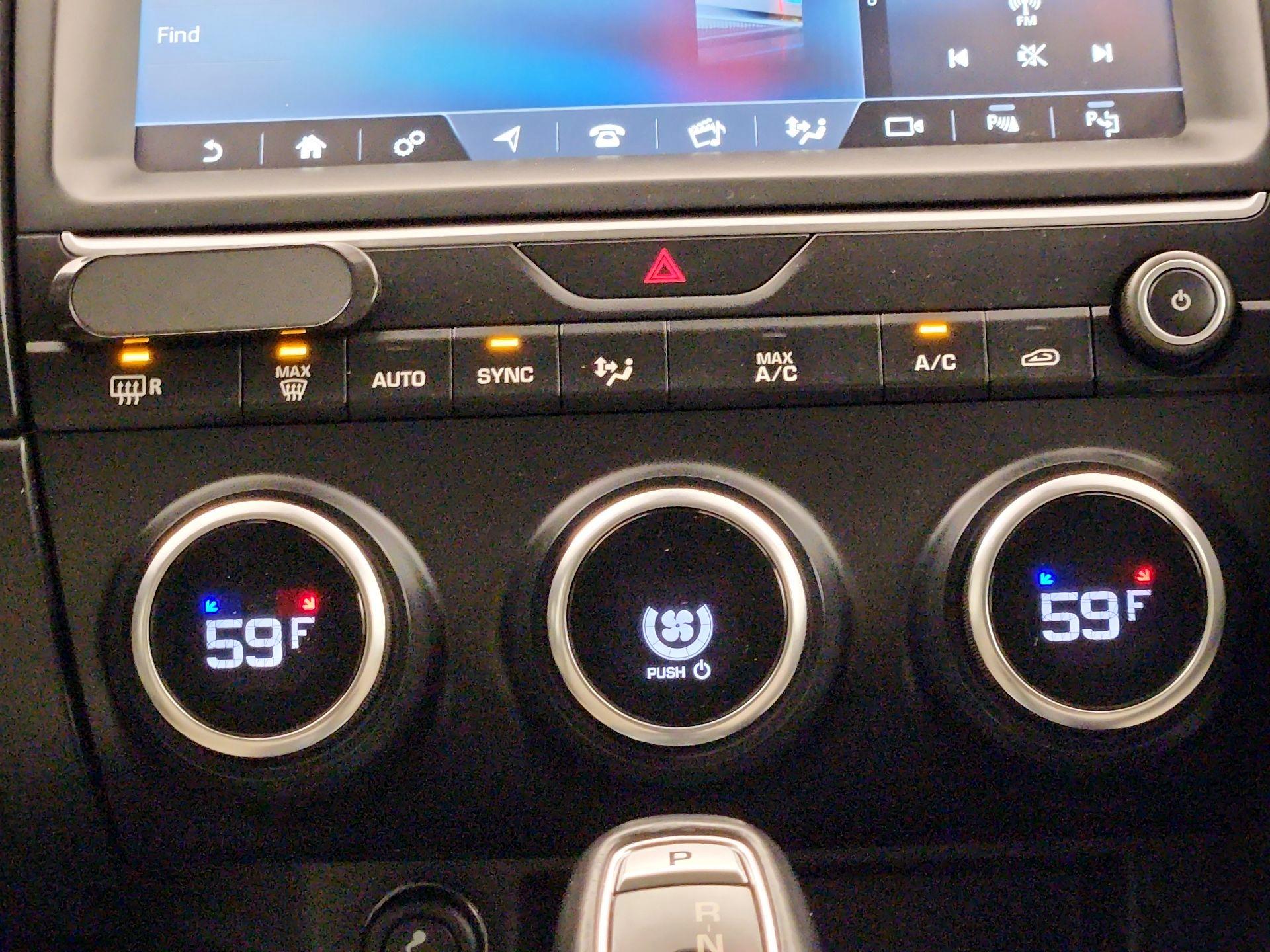 Thumbnail: 2018 Jaguar E-Pace - 17