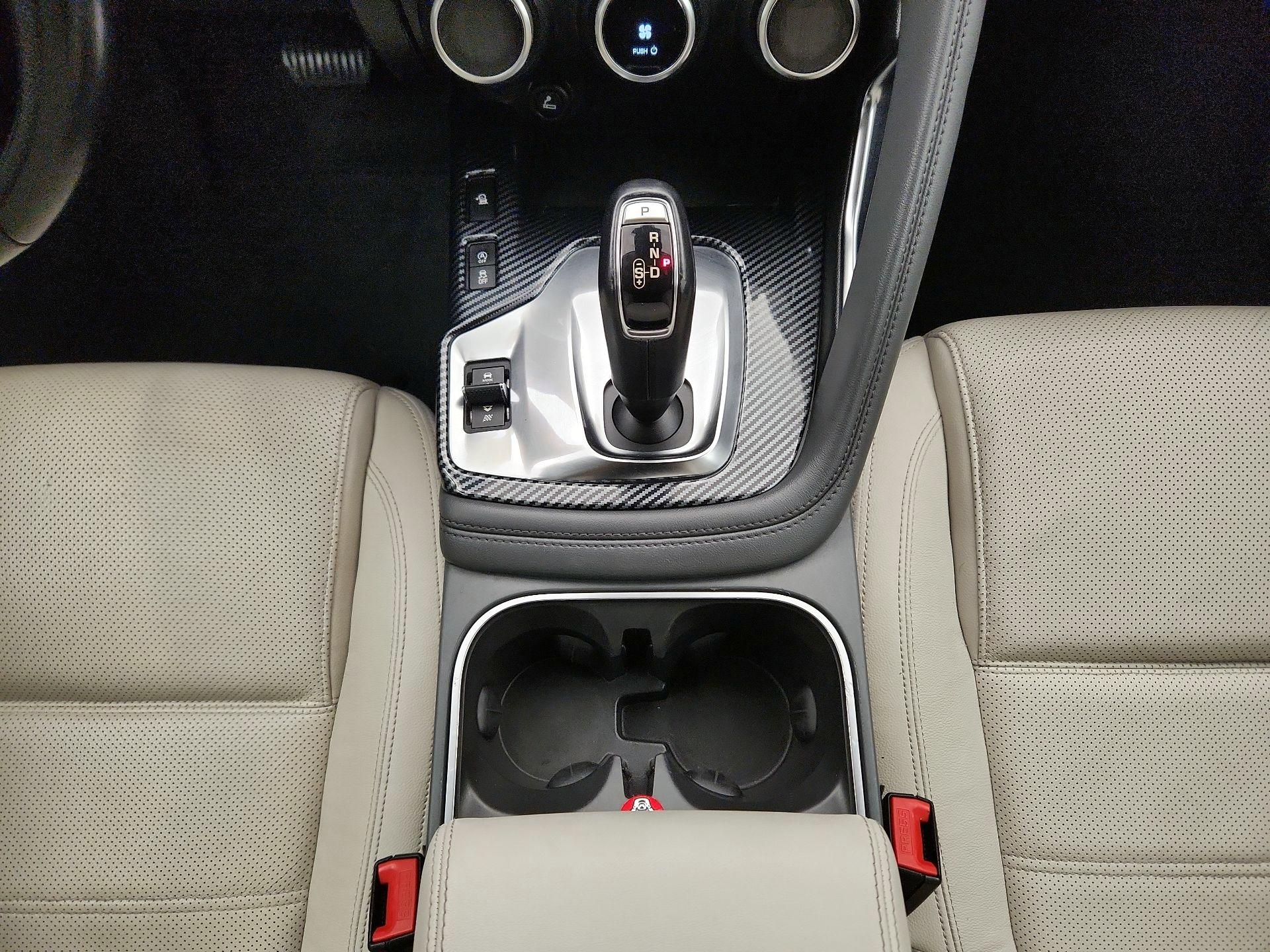 Thumbnail: 2018 Jaguar E-Pace - 18