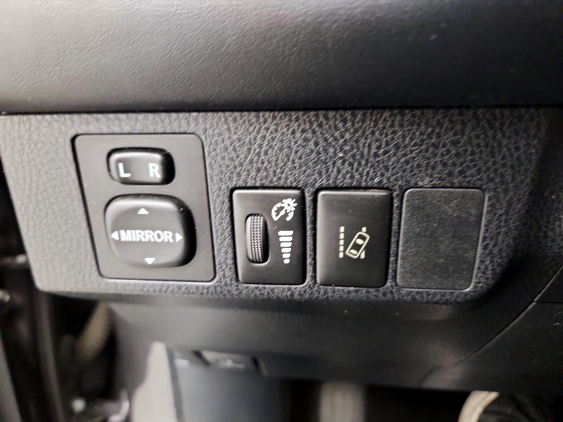 Thumbnail: 2018 Toyota RAV4 - 13