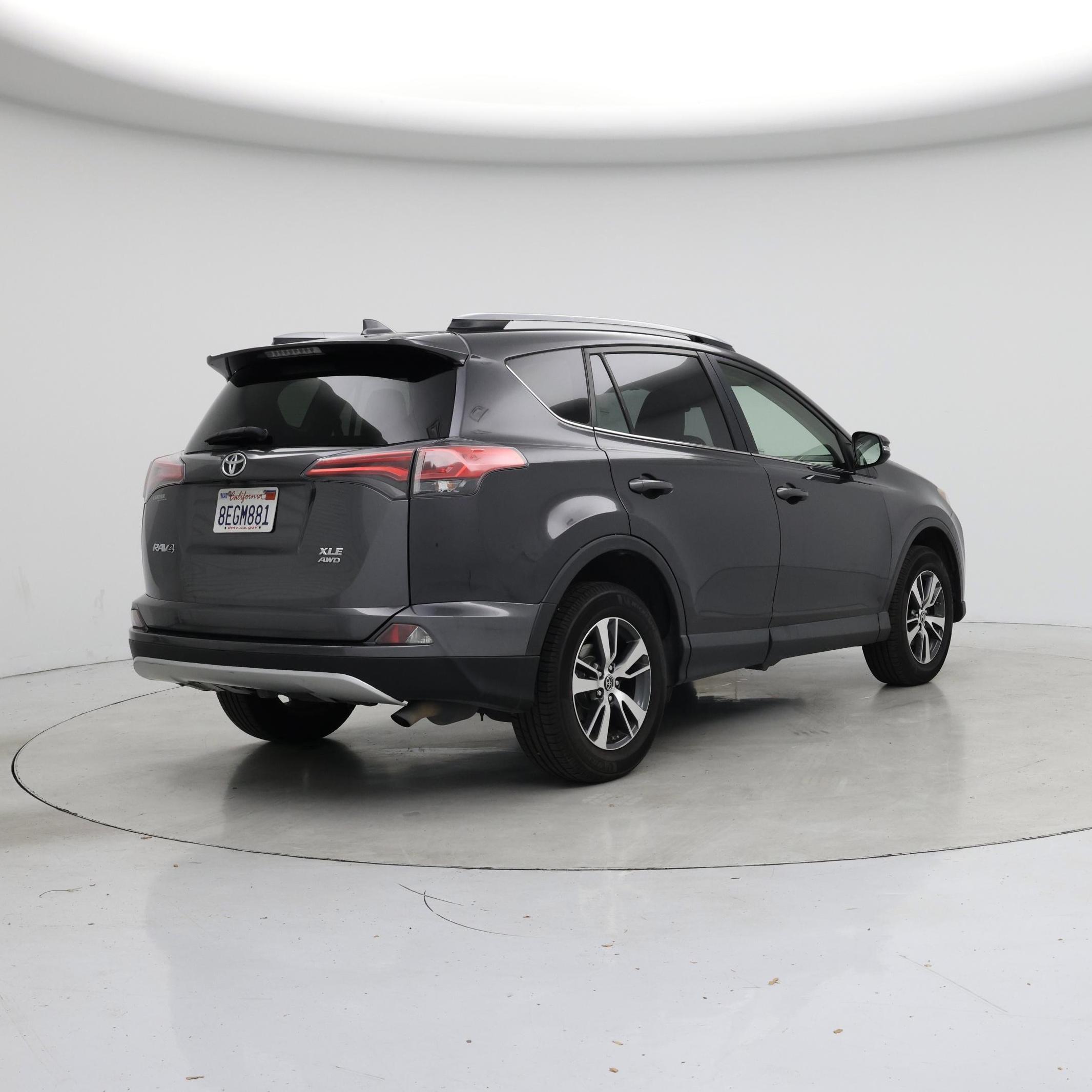 Thumbnail: 2018 Toyota RAV4 - 8