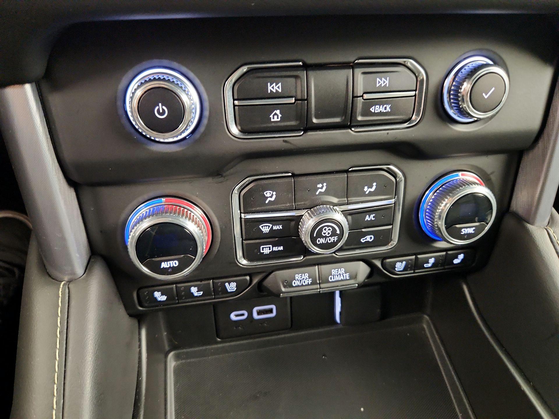 Thumbnail: 2023 GMC Yukon XL - 17