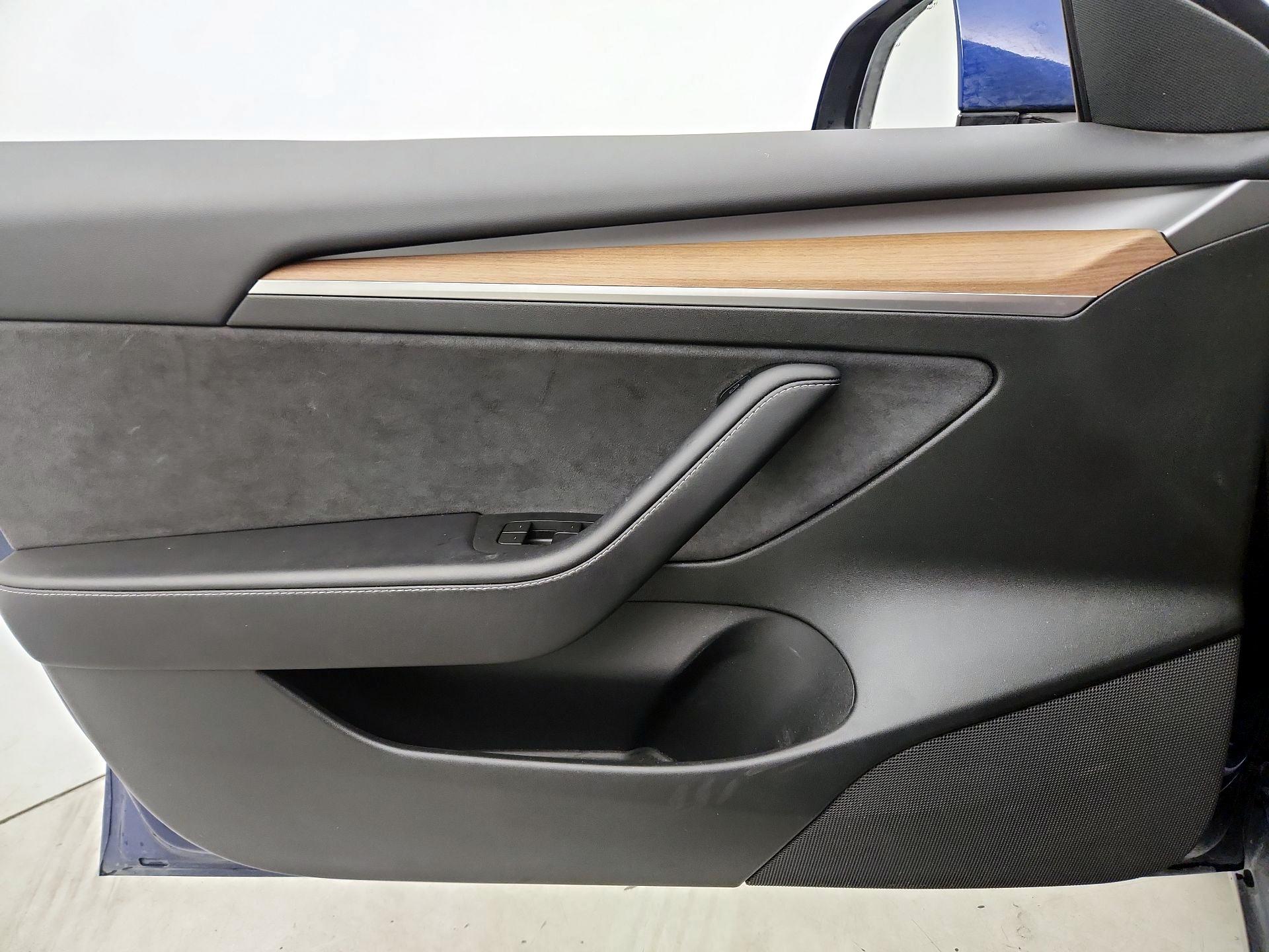 Thumbnail: 2023 Tesla Model 3 - 12