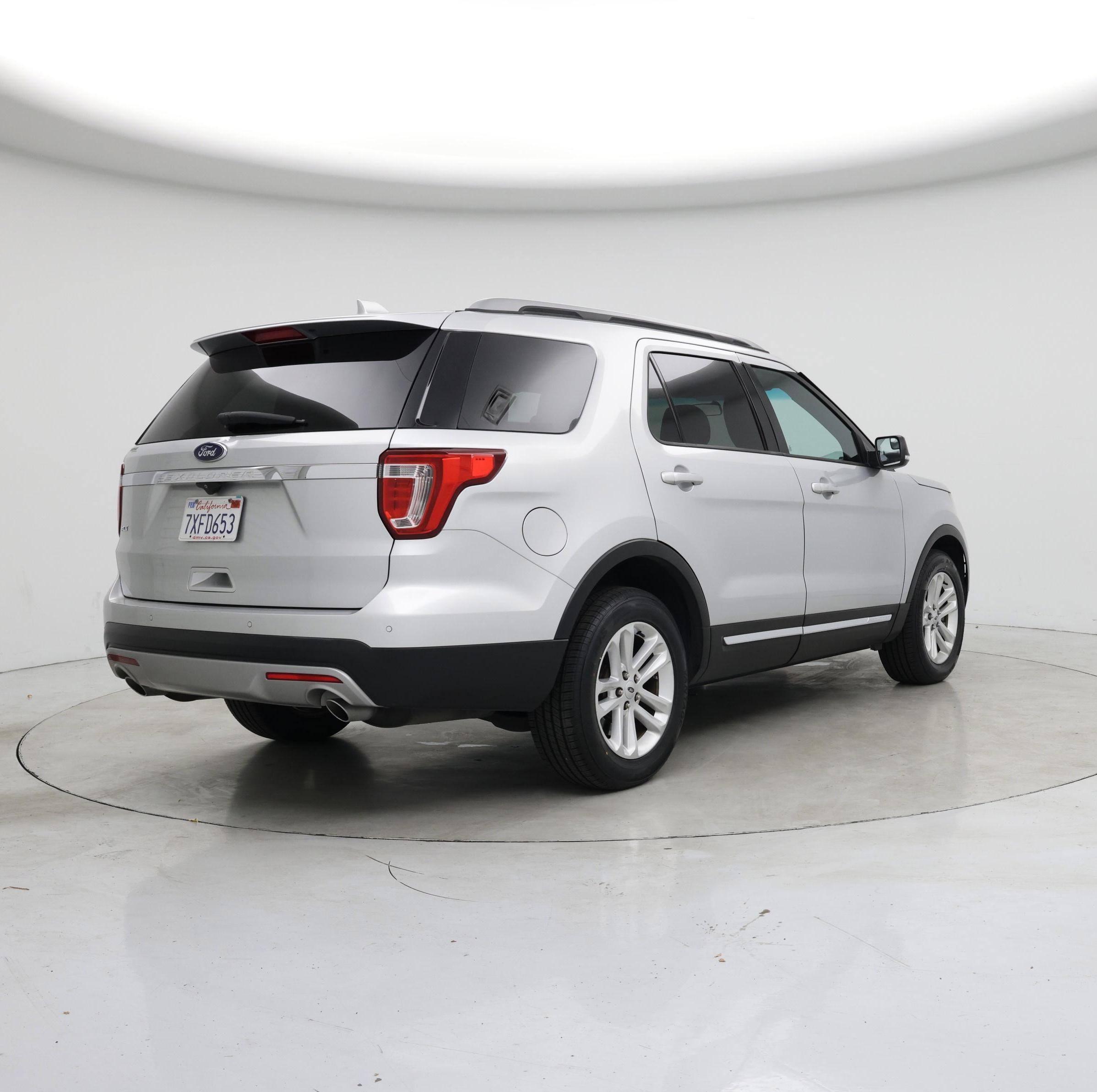 Thumbnail: 2017 Ford Explorer - 8