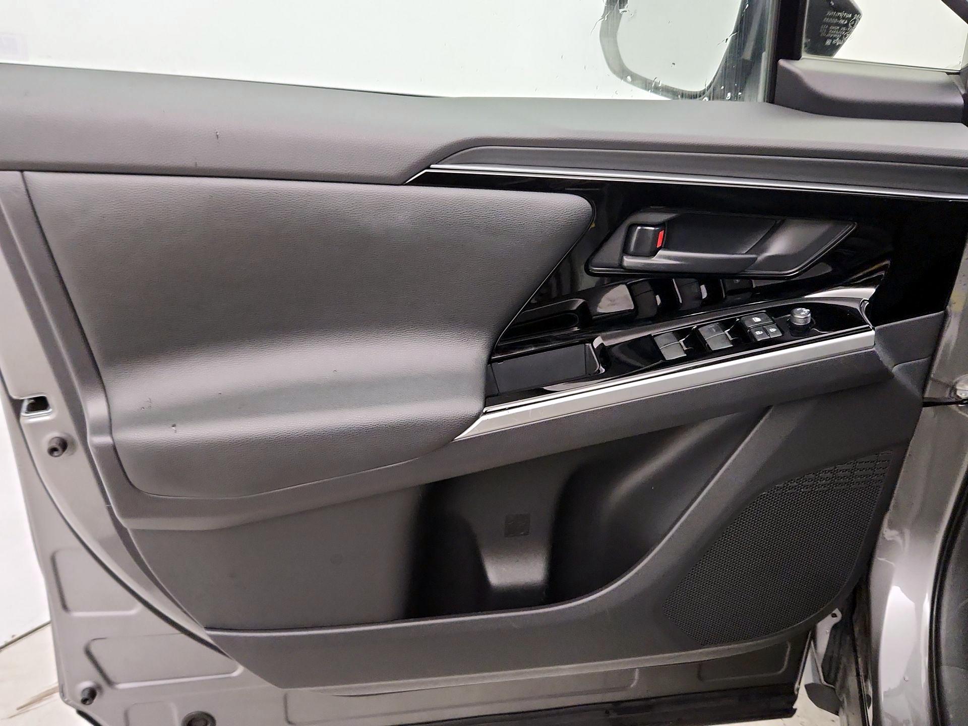 Thumbnail: 2024 Toyota bZ4X - 12