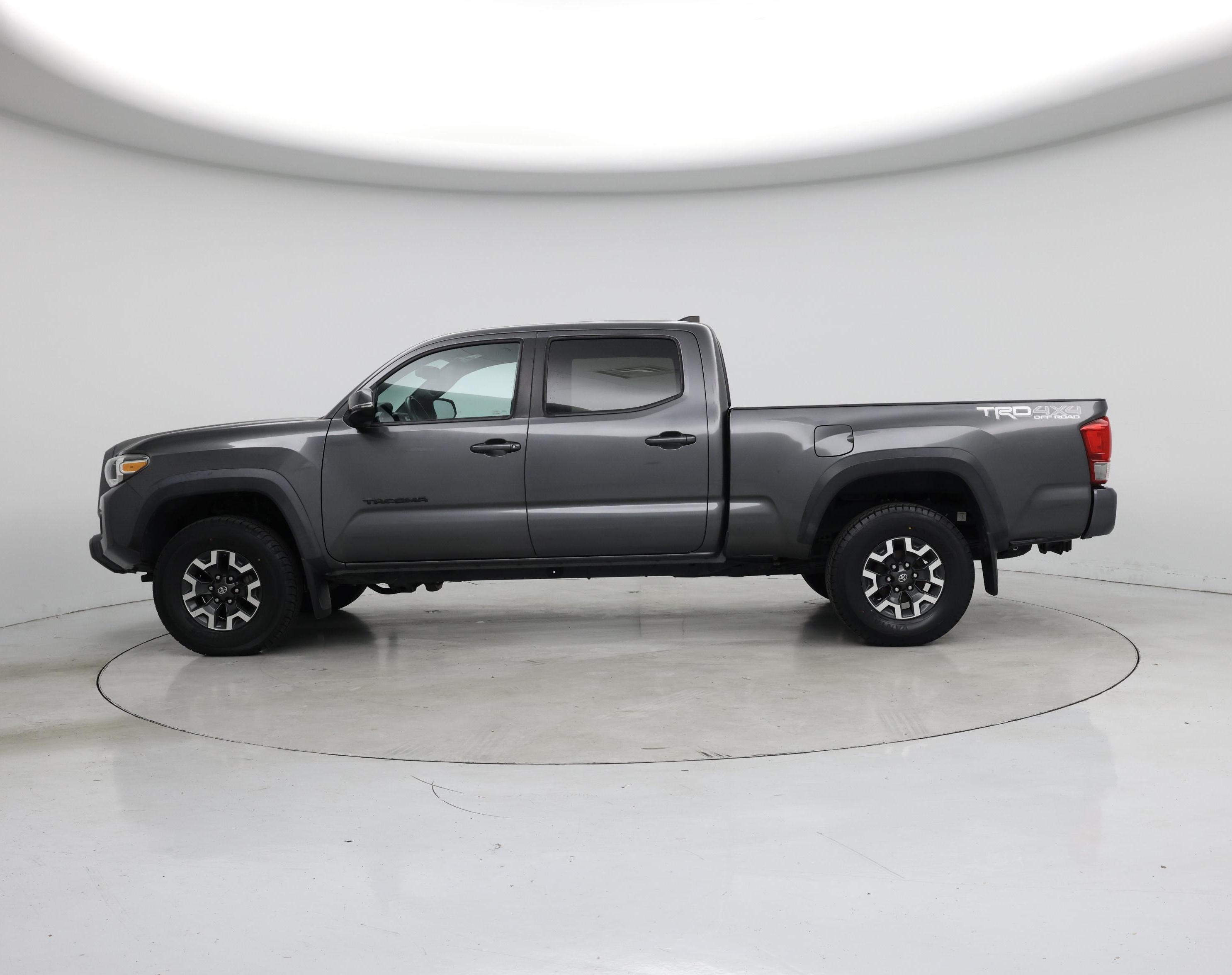 Thumbnail: 2017 Toyota Tacoma - 3