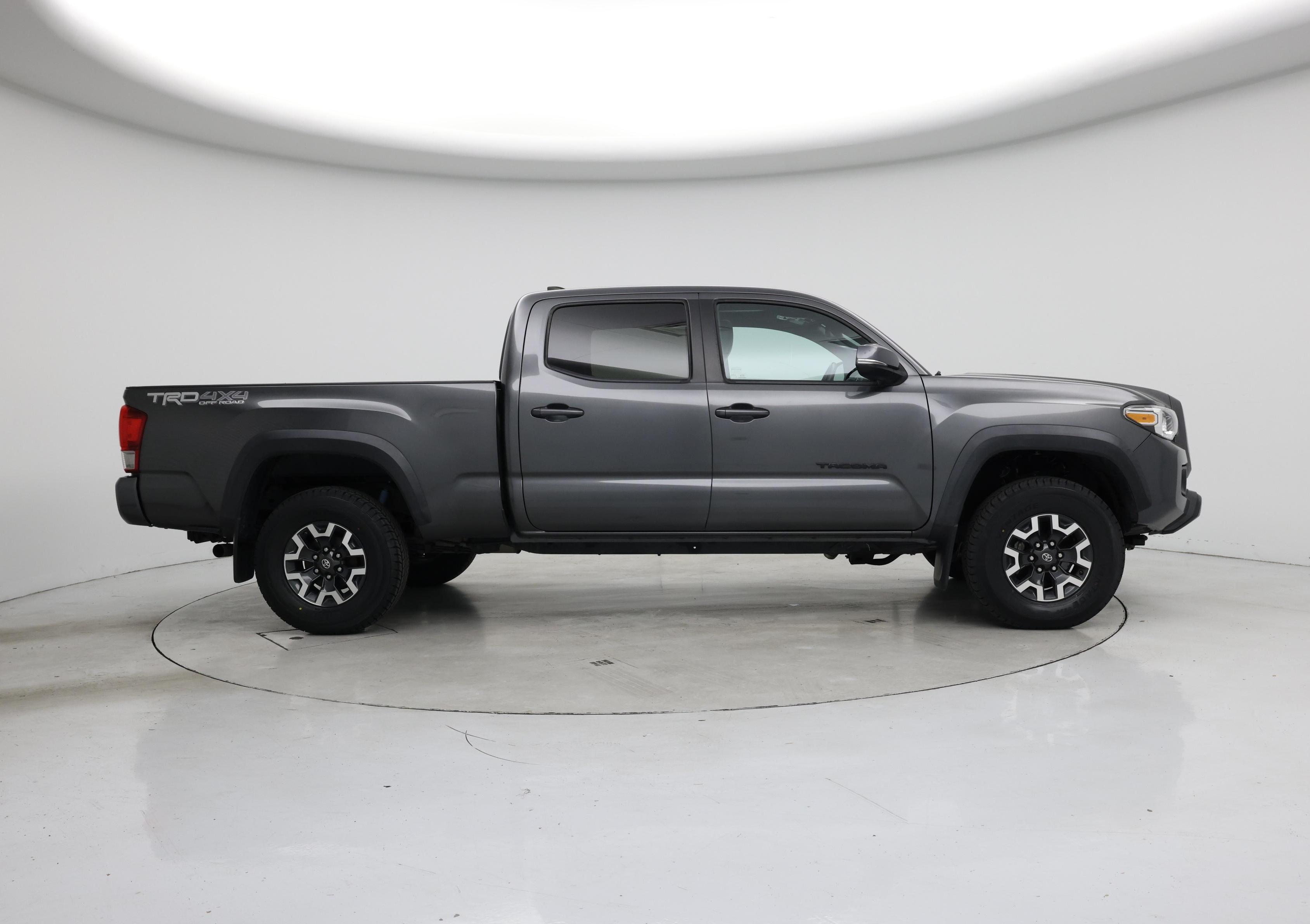 Thumbnail: 2017 Toyota Tacoma - 7