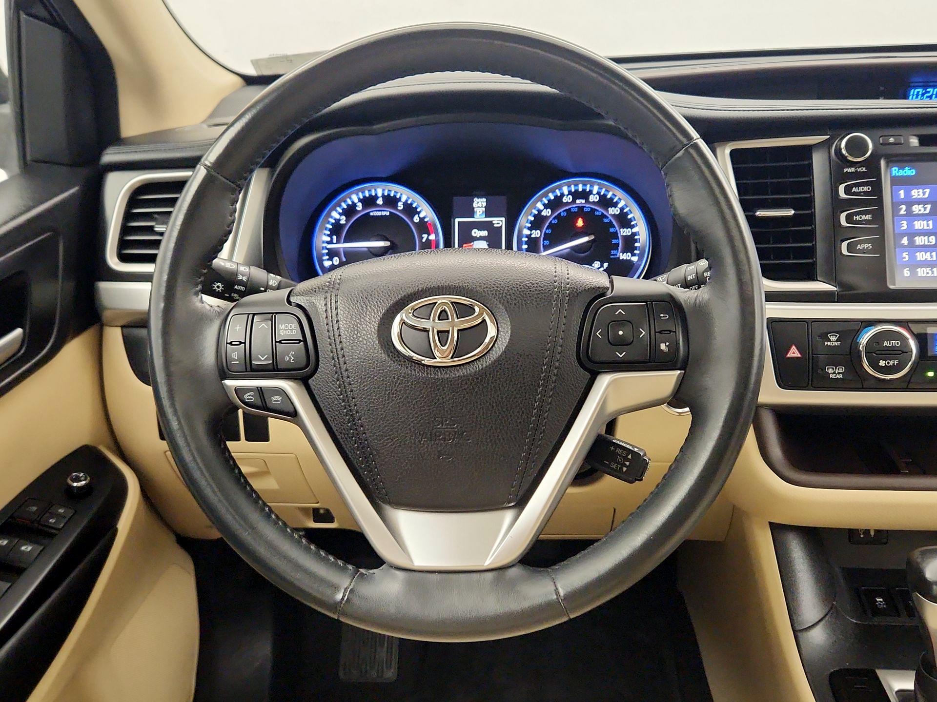 Thumbnail: 2015 Toyota Highlander - 10