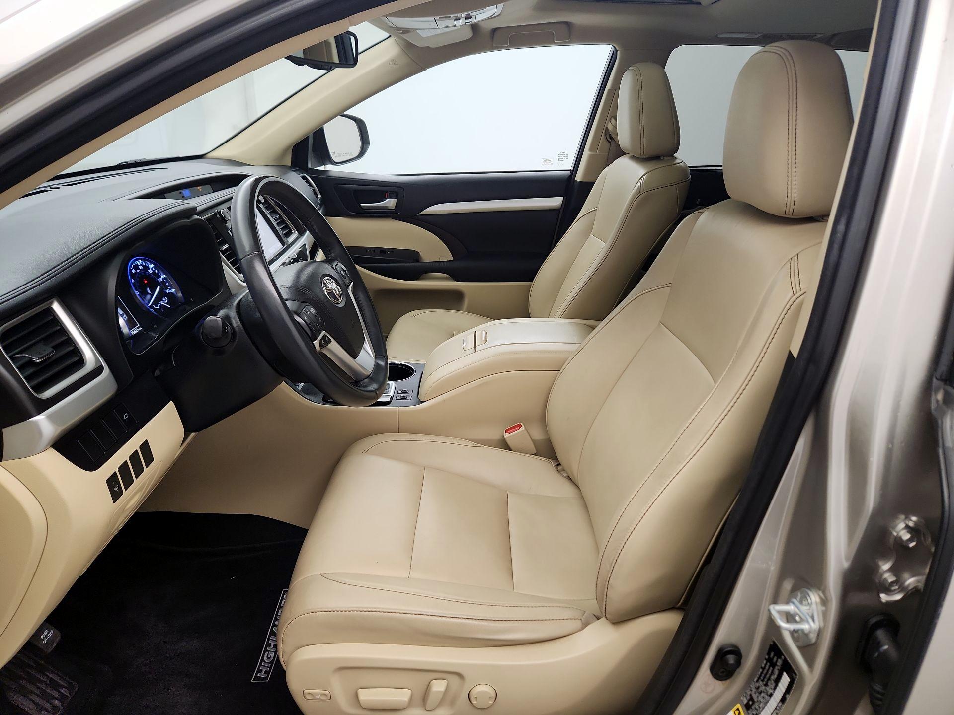 Thumbnail: 2015 Toyota Highlander - 11