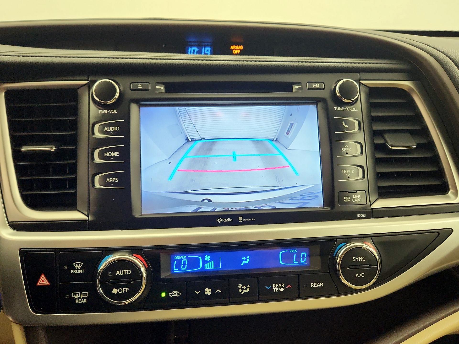 Thumbnail: 2015 Toyota Highlander - 14