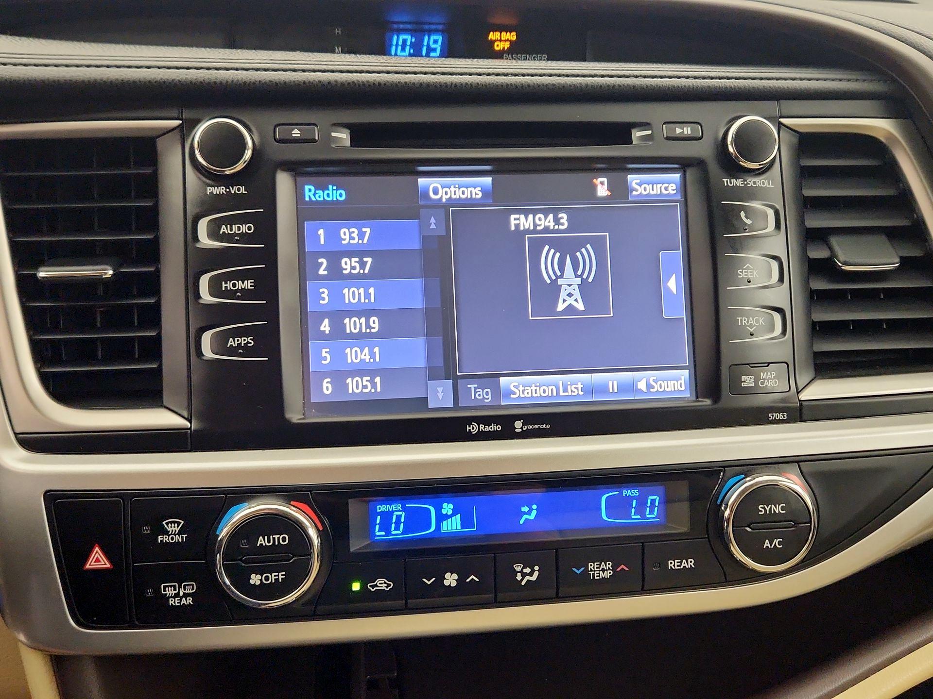 Thumbnail: 2015 Toyota Highlander - 15