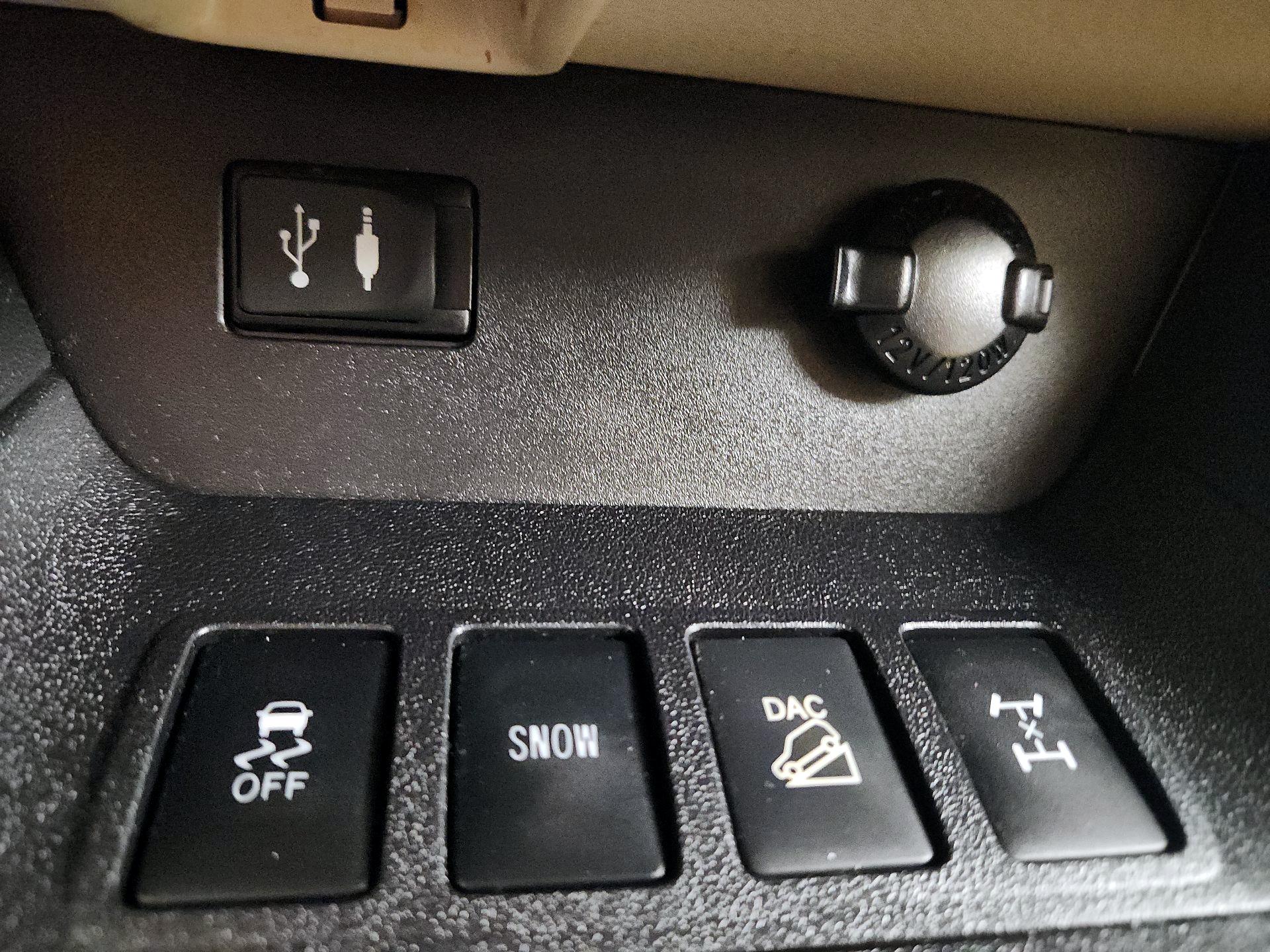 Thumbnail: 2015 Toyota Highlander - 18