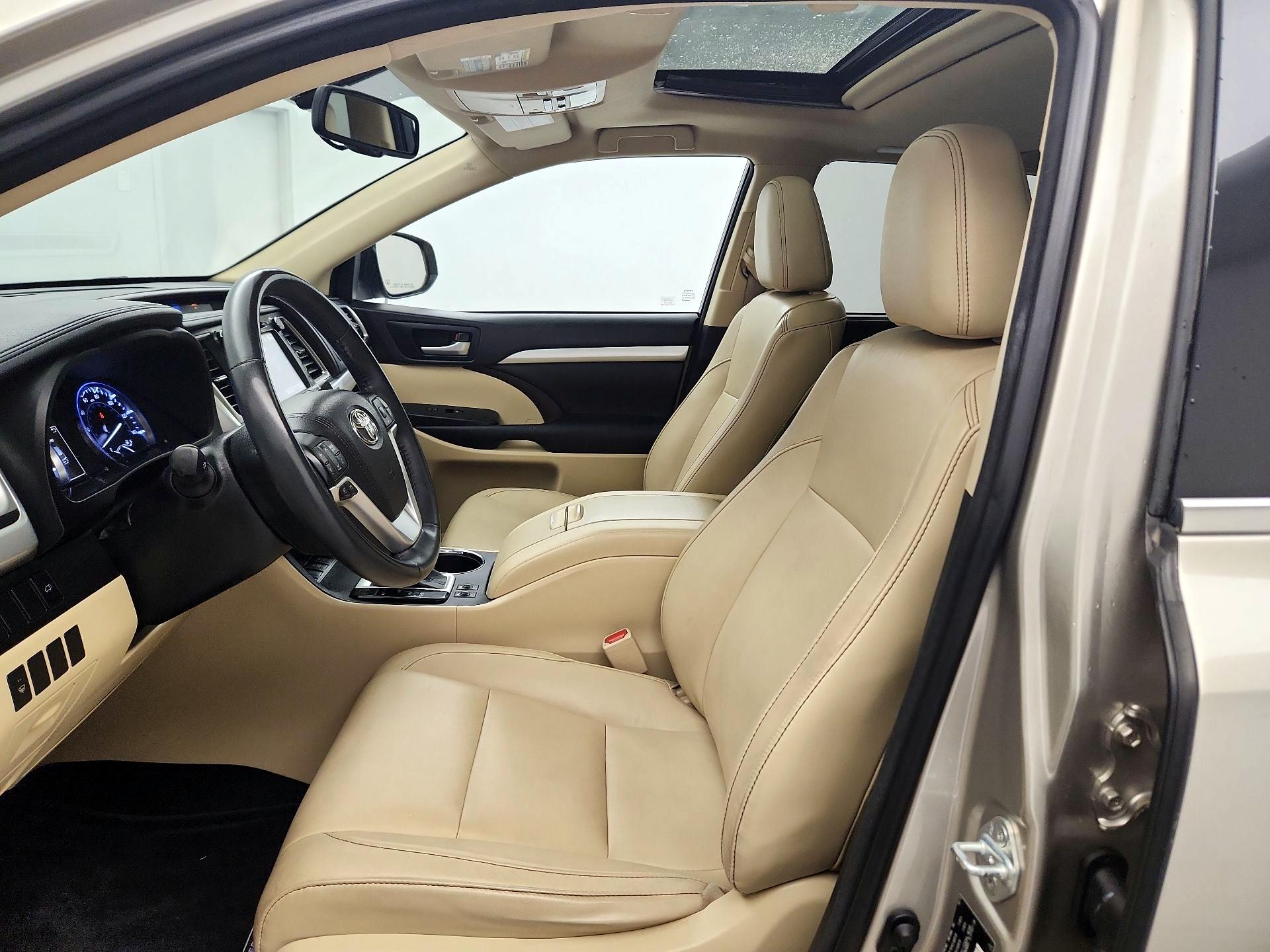 Thumbnail: 2015 Toyota Highlander - 19