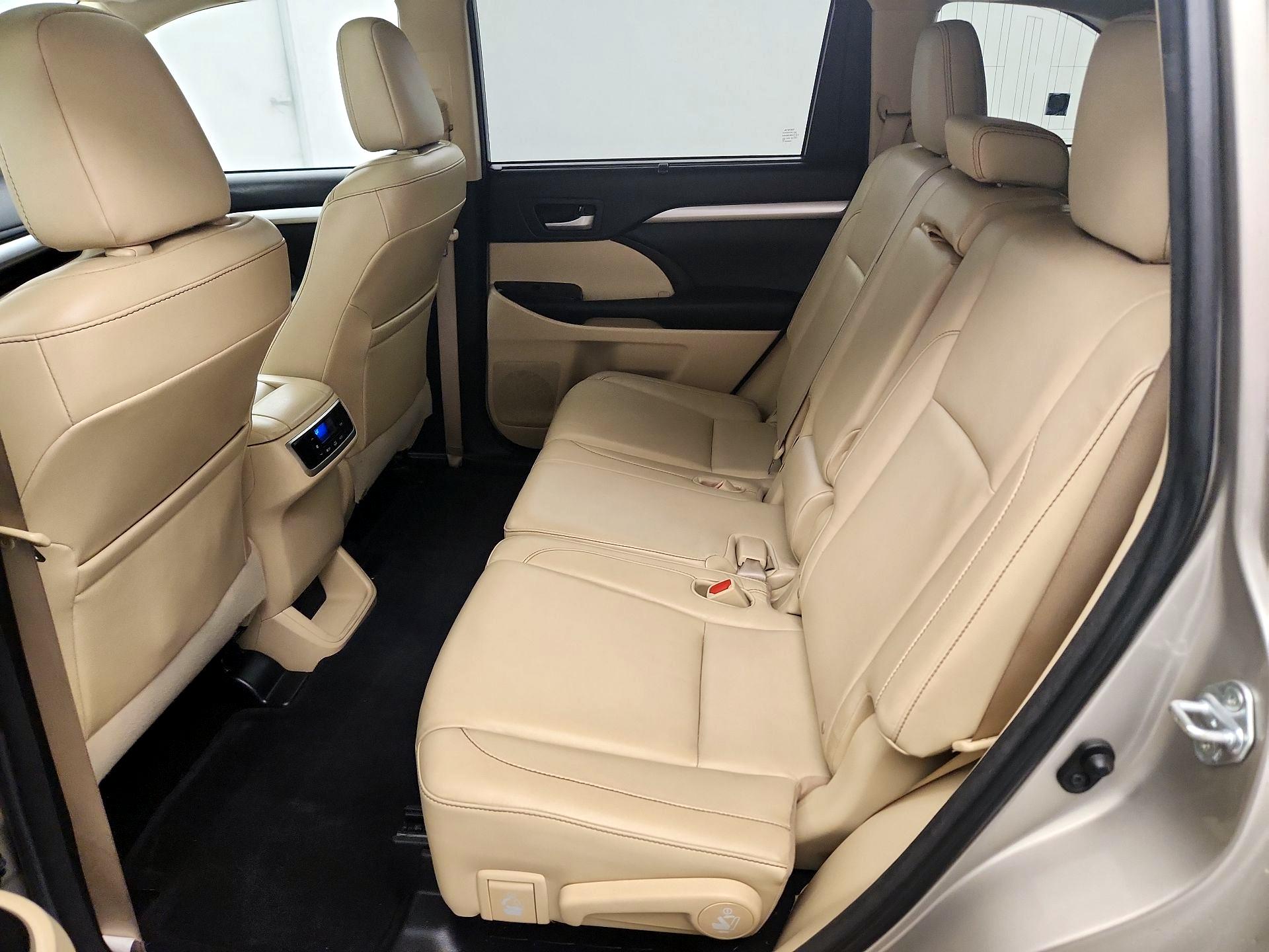 Thumbnail: 2015 Toyota Highlander - 20