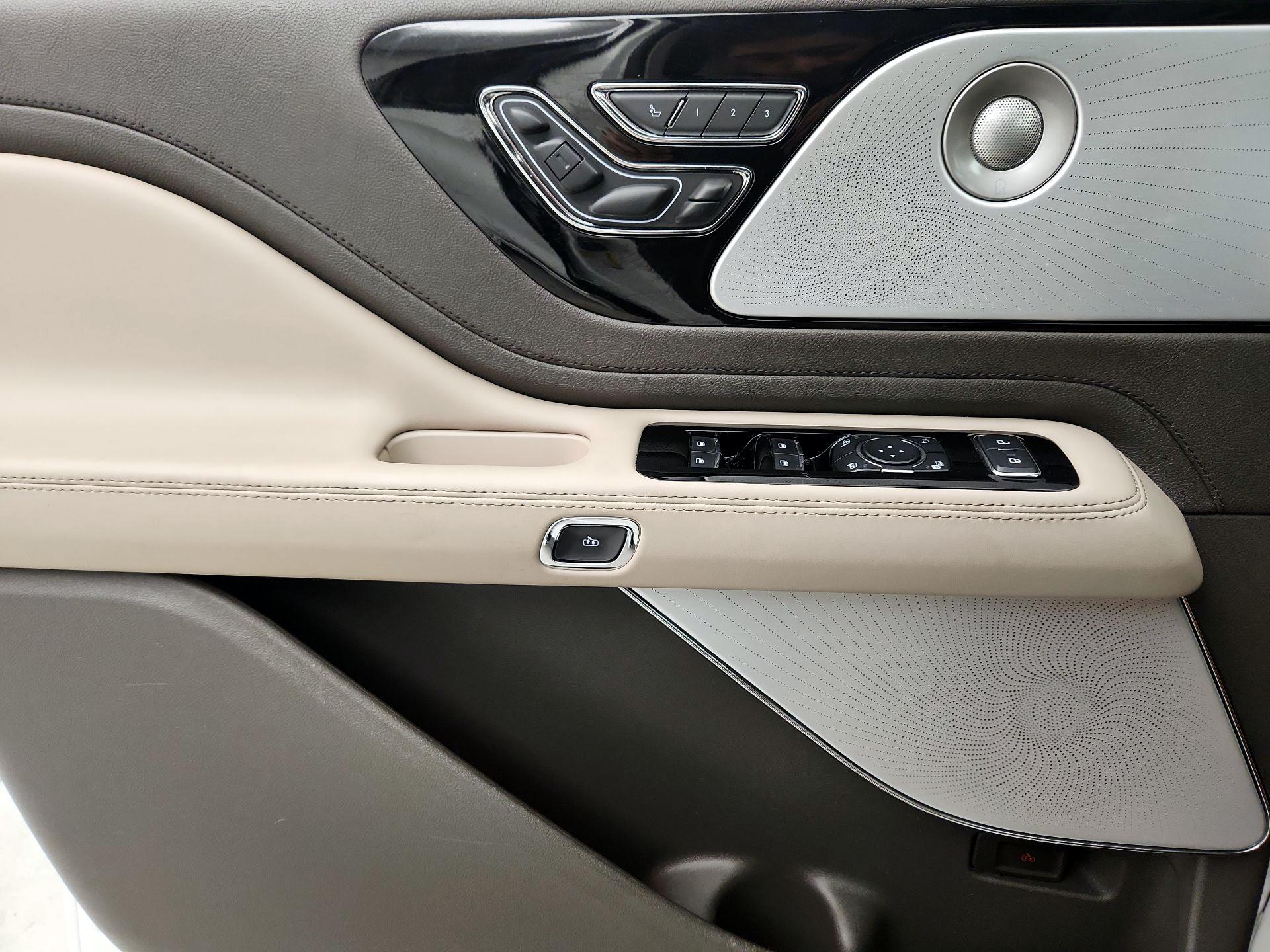 Thumbnail: 2022 Lincoln Aviator - 12