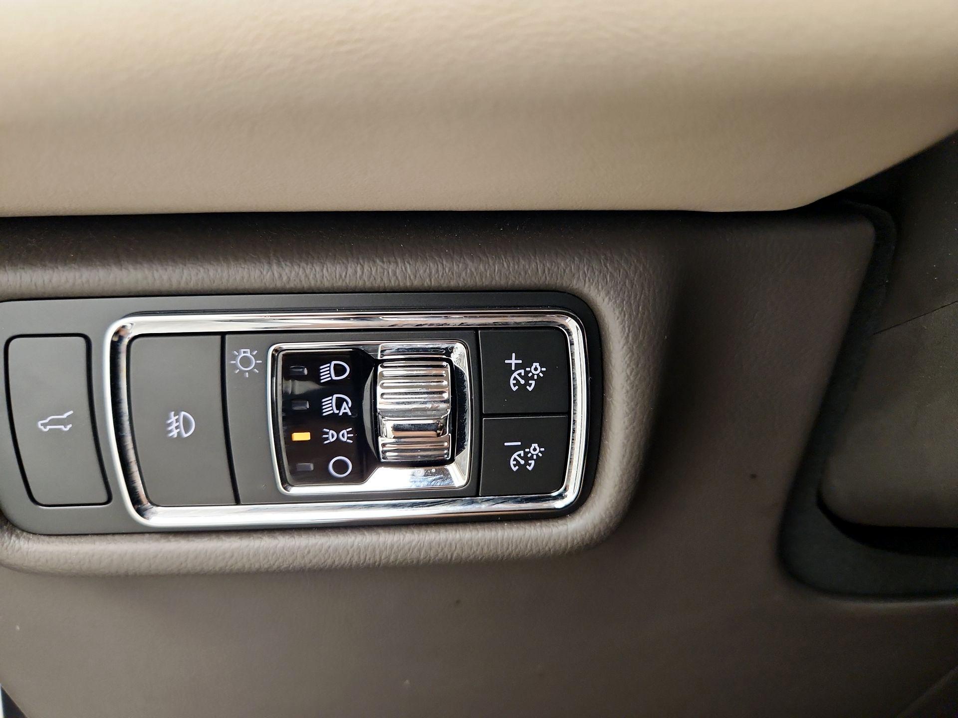 Thumbnail: 2022 Lincoln Aviator - 13