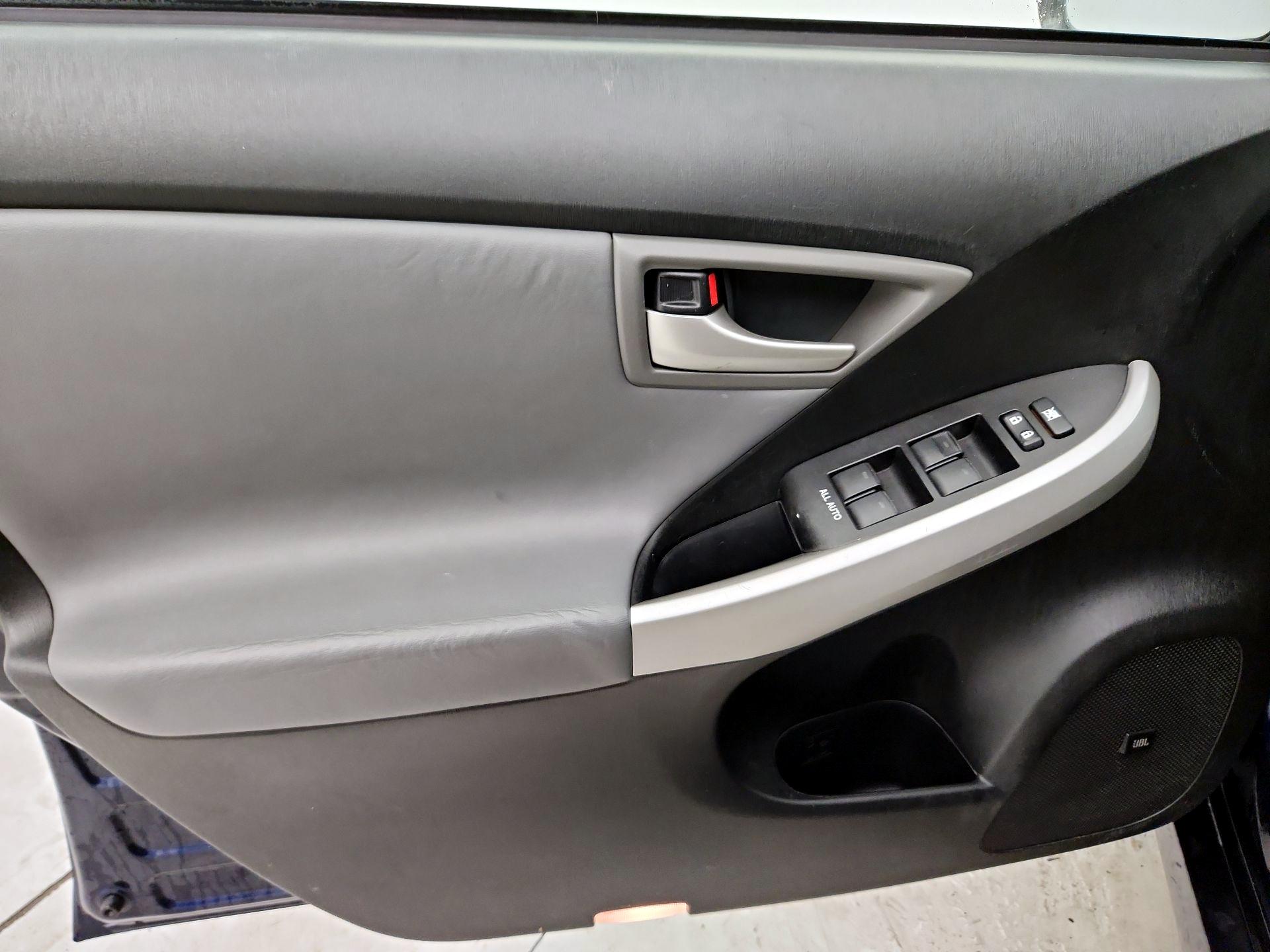 Thumbnail: 2015 Toyota Prius - 12