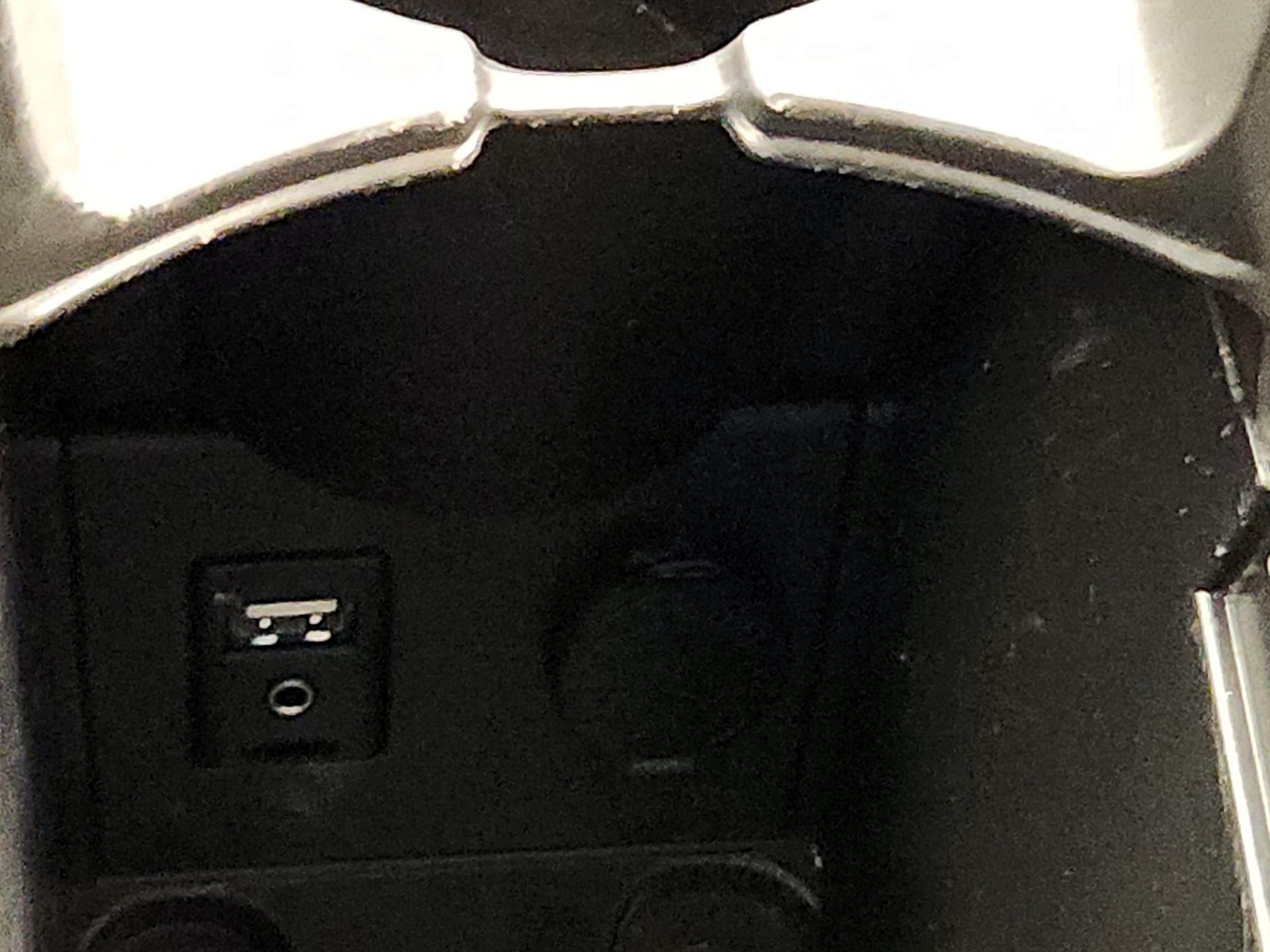 Thumbnail: 2015 Toyota Prius - 18