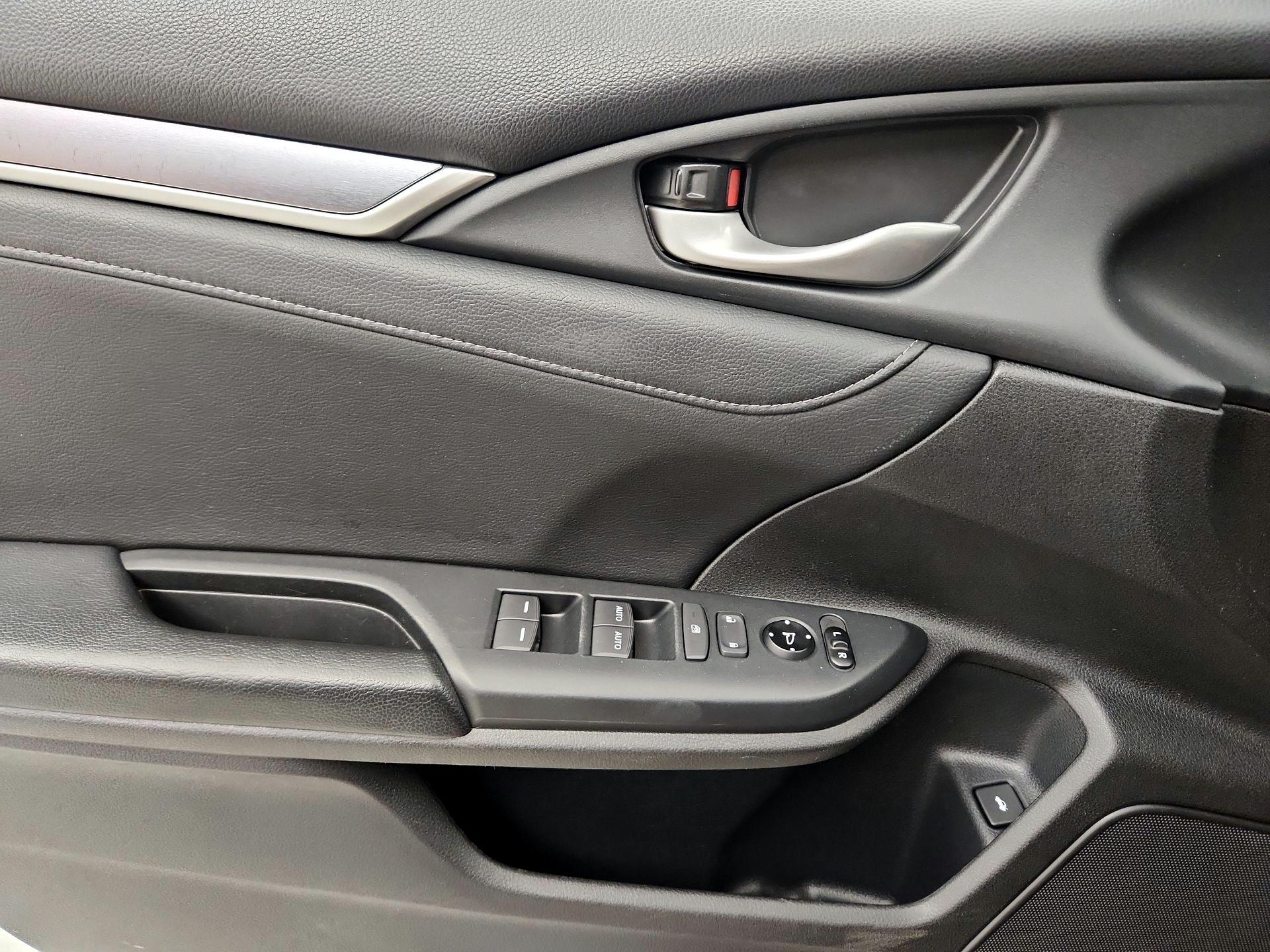 Thumbnail: 2016 Honda Civic - 12