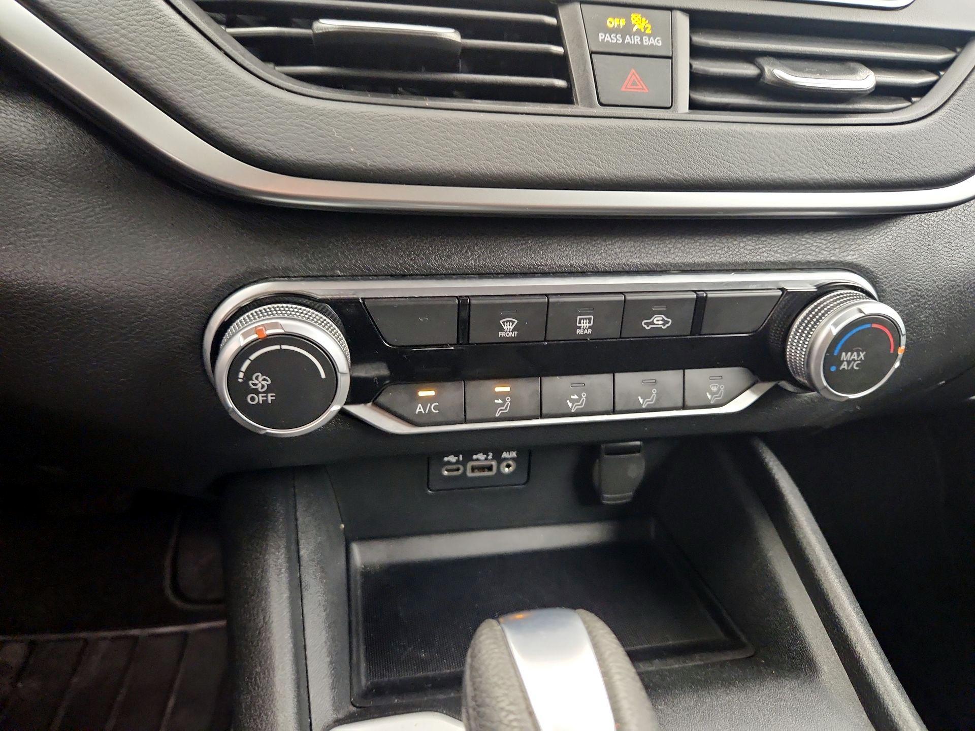 Thumbnail: 2020 Nissan Altima - 16