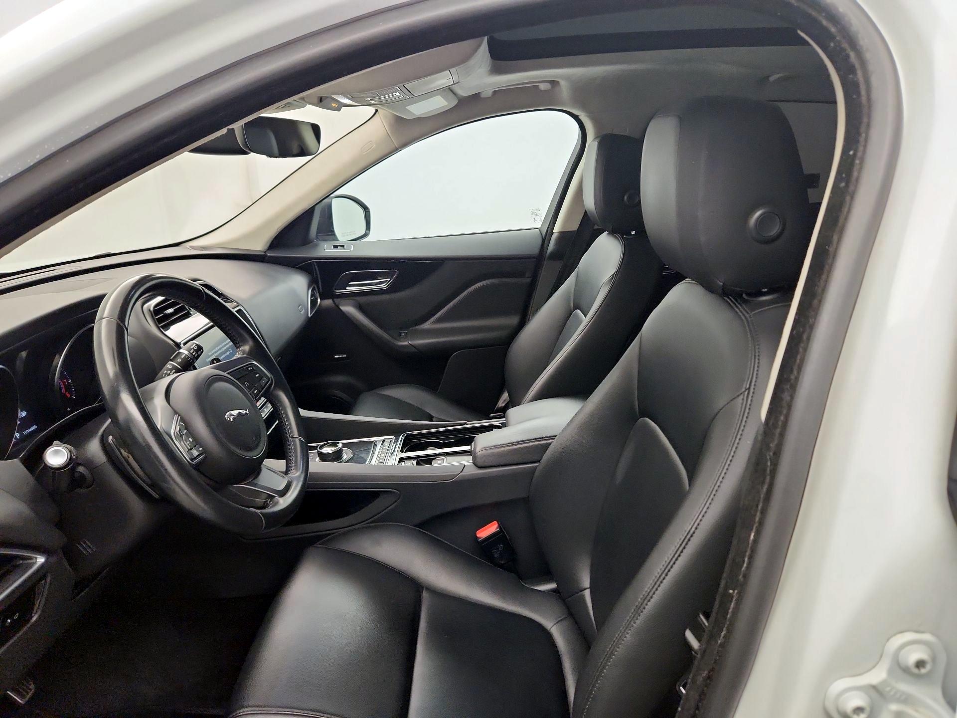 Thumbnail: 2019 Jaguar F-Pace - 11