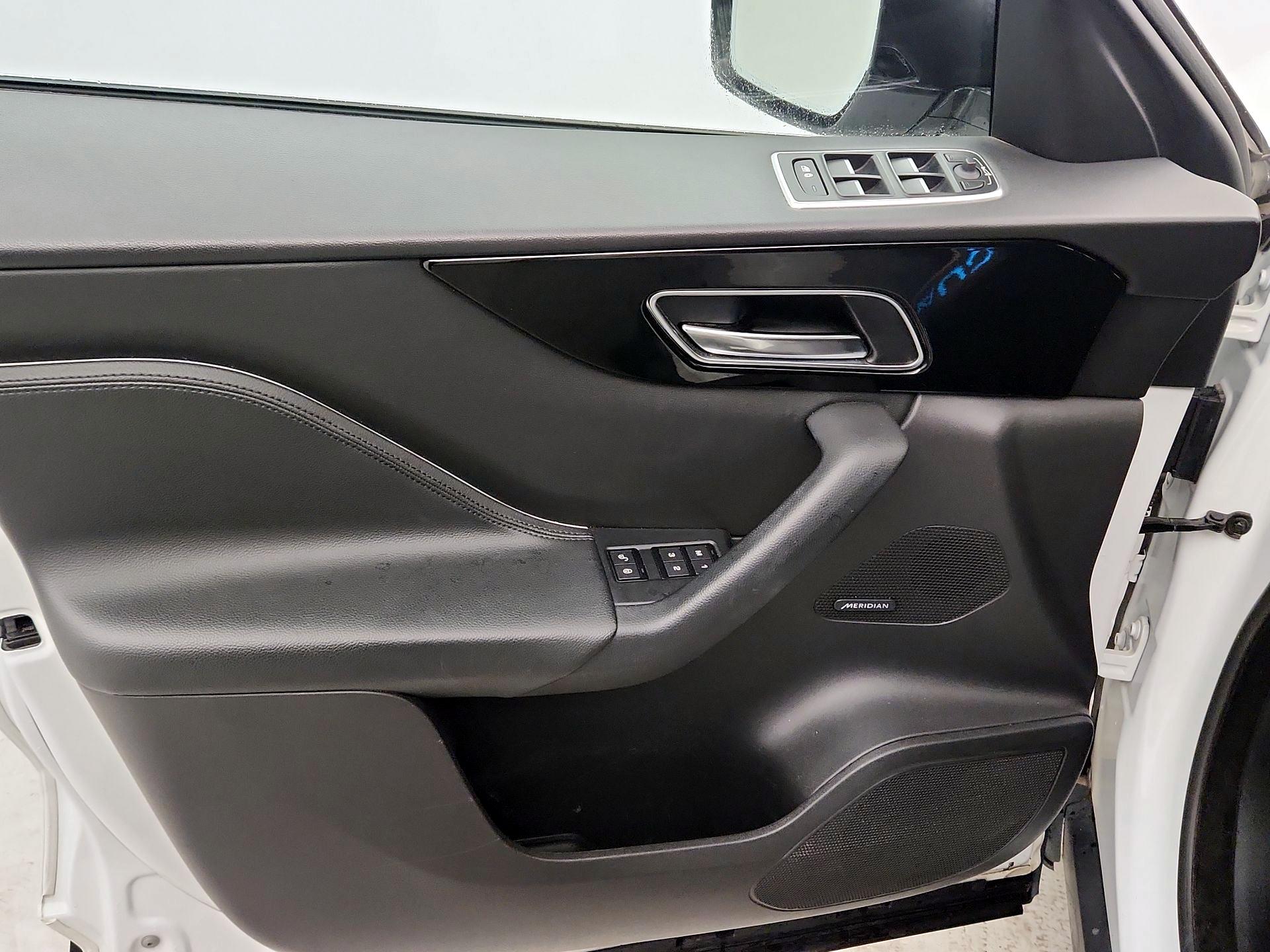 Thumbnail: 2019 Jaguar F-Pace - 12