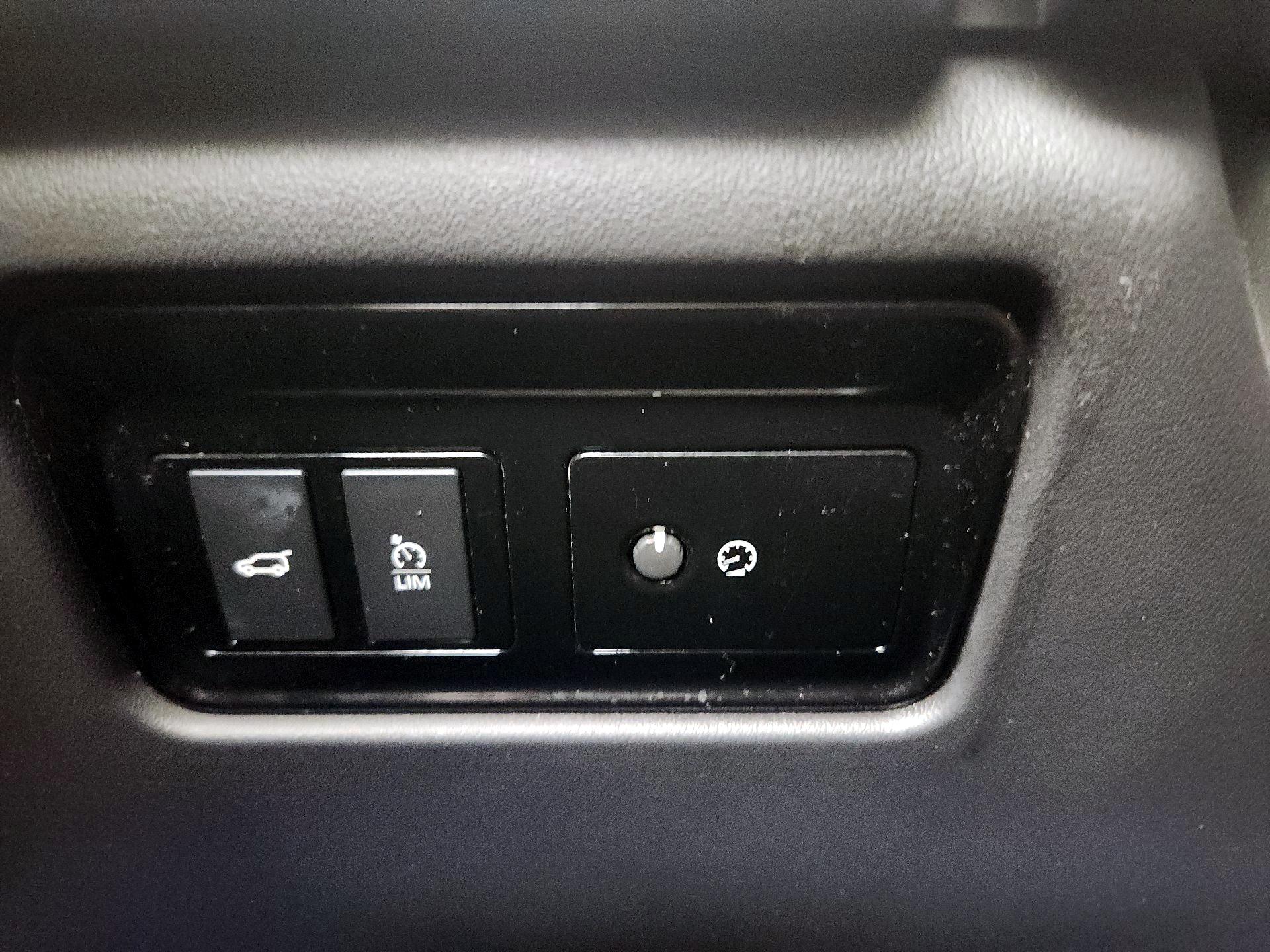 Thumbnail: 2019 Jaguar F-Pace - 13